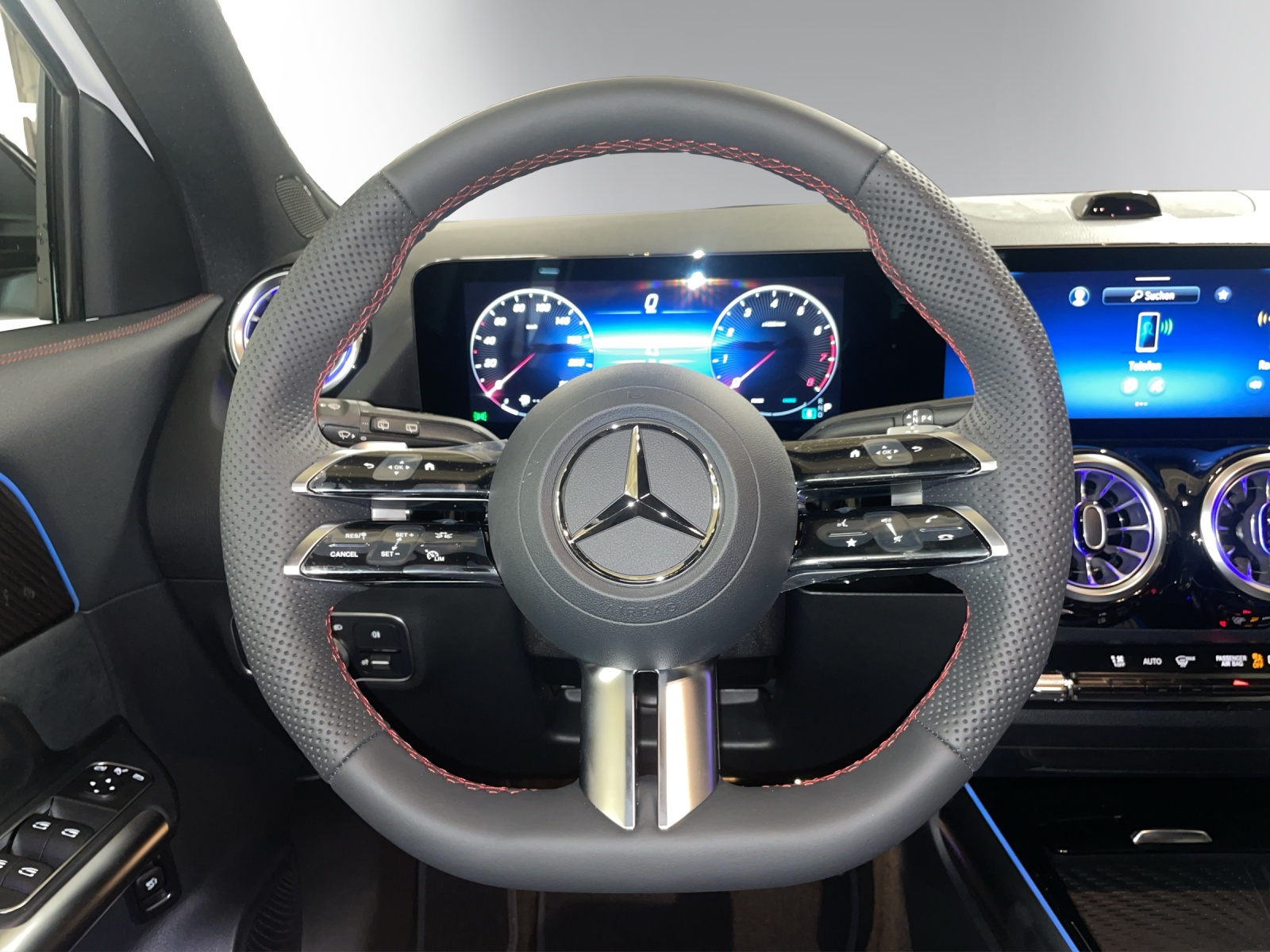 MERCEDES-BENZ GLA 200 Night Star 7G-DCT-image-13
