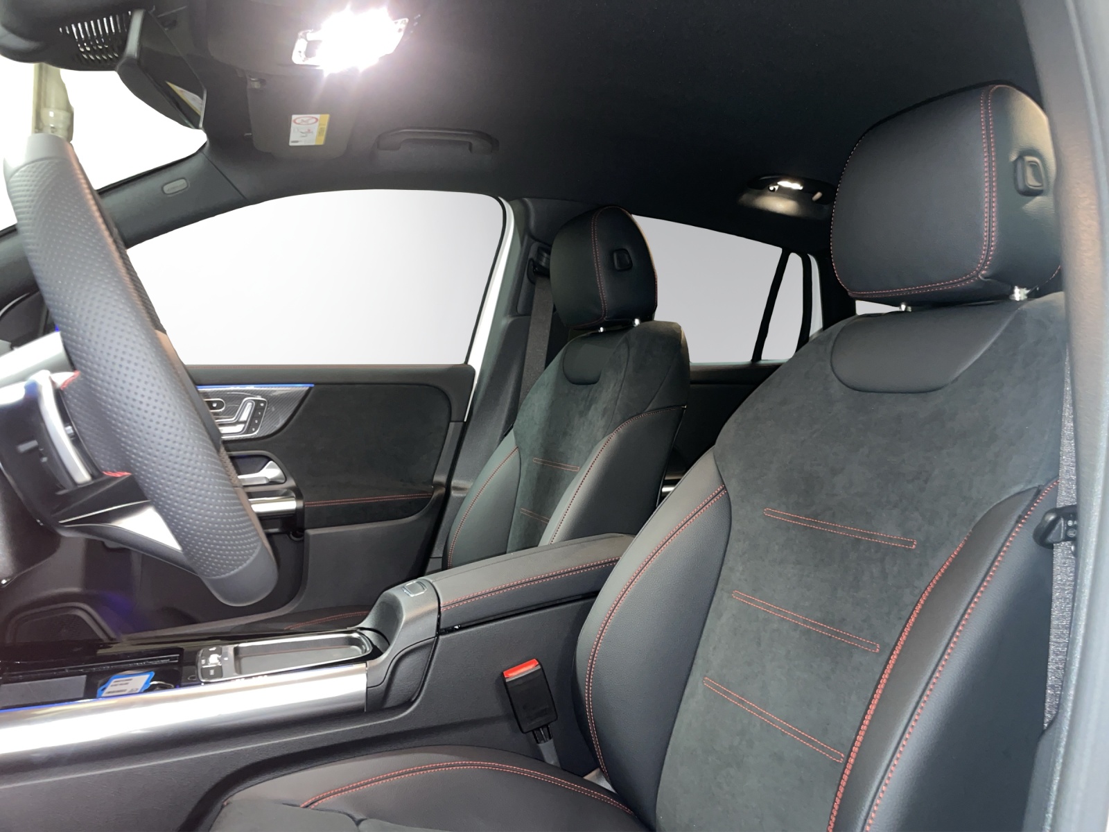 MERCEDES-BENZ GLA 200 Night Star 7G-DCT-image-9