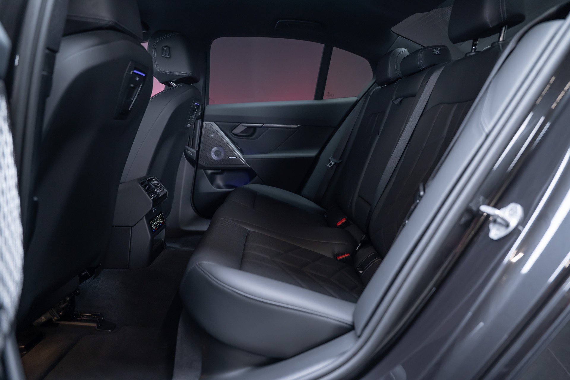 BMW 540d xDrive M Sport / 360°Kamera / Bowers&Wilkins / HeadUp-image-18
