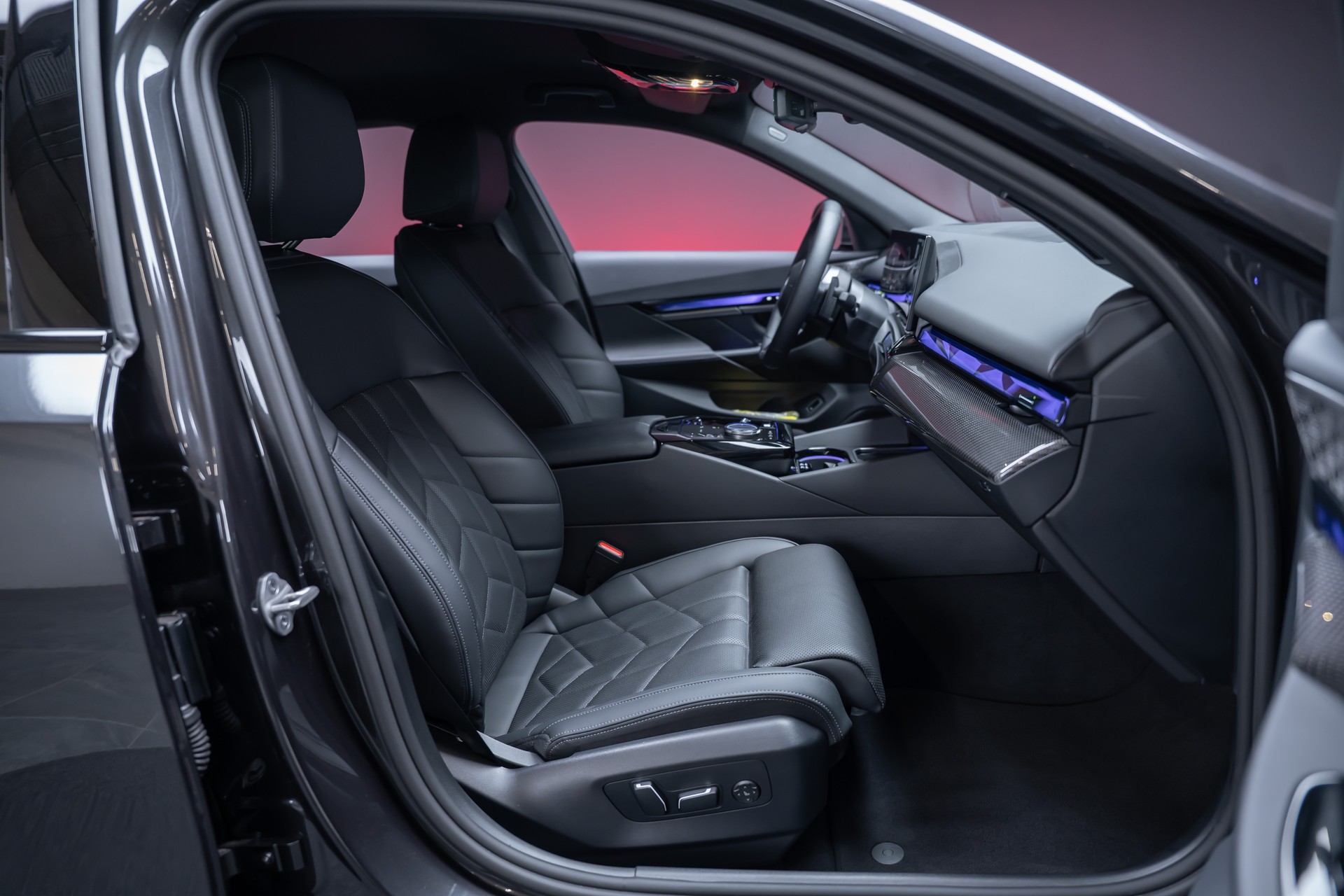 BMW 540d xDrive M Sport / 360°Kamera / Bowers&Wilkins / HeadUp-image-24