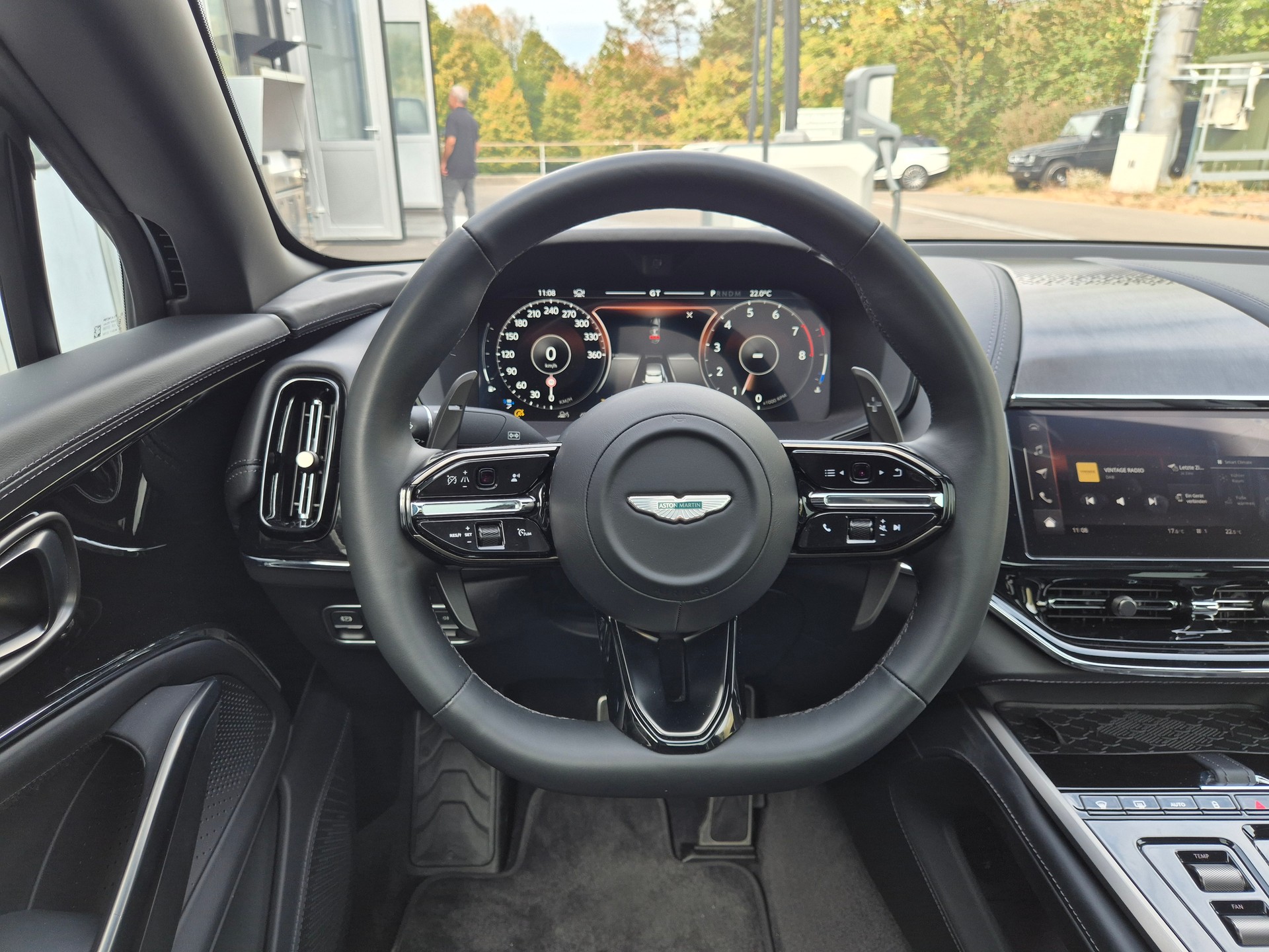 ASTON MARTIN DBX 4.0 V8-image-15