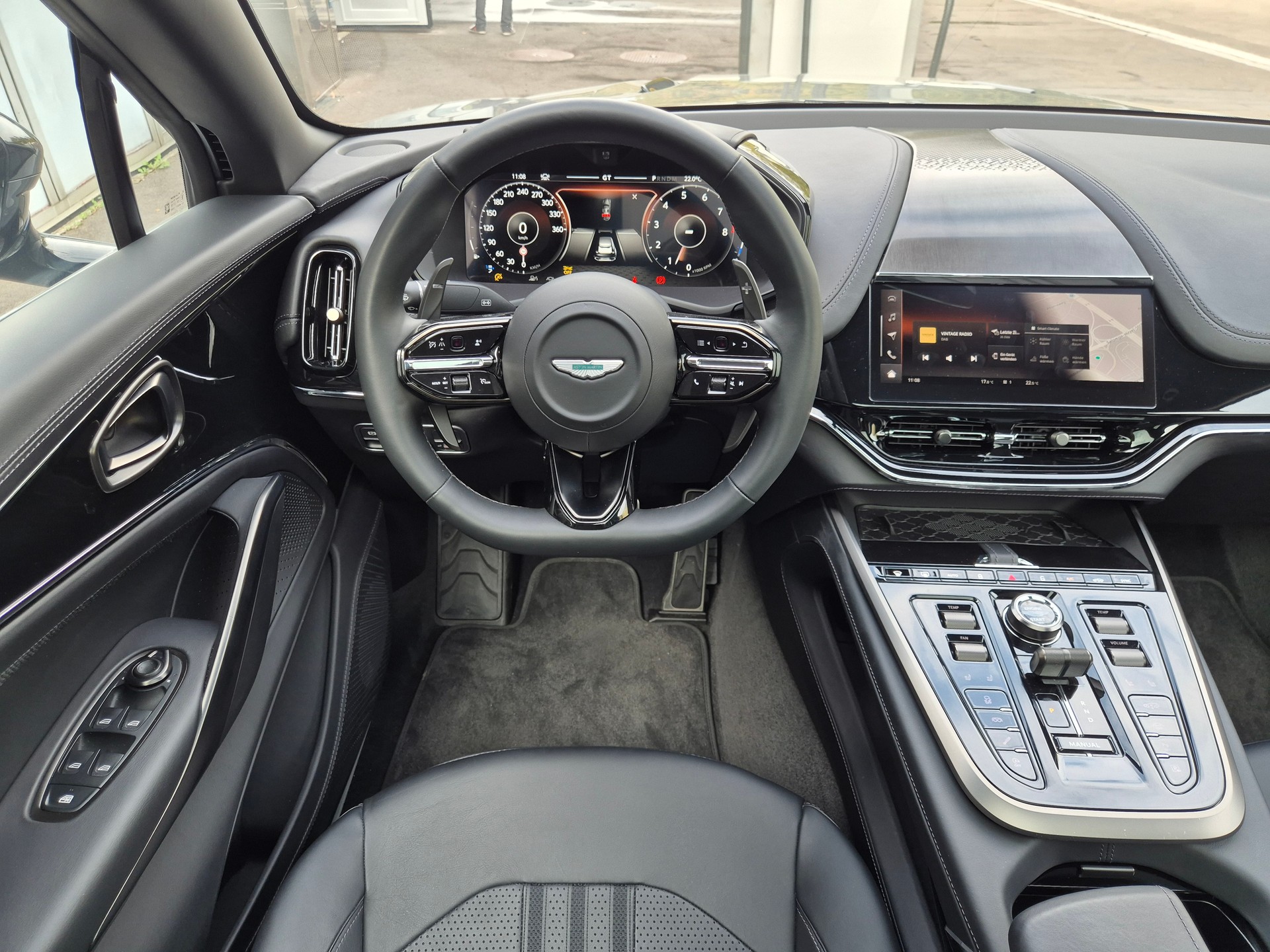 ASTON MARTIN DBX 4.0 V8-image-14
