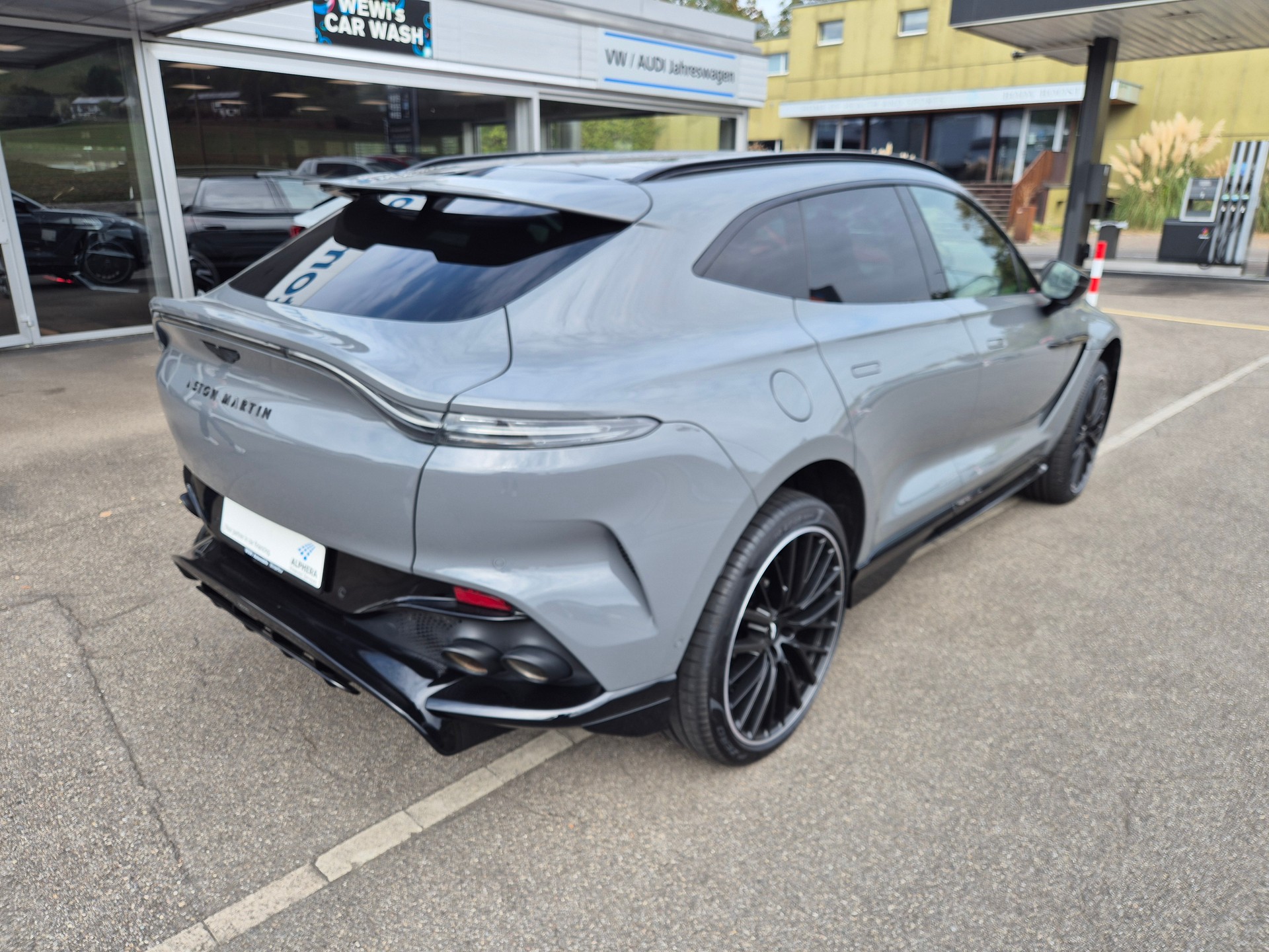 ASTON MARTIN DBX 4.0 V8-image-4