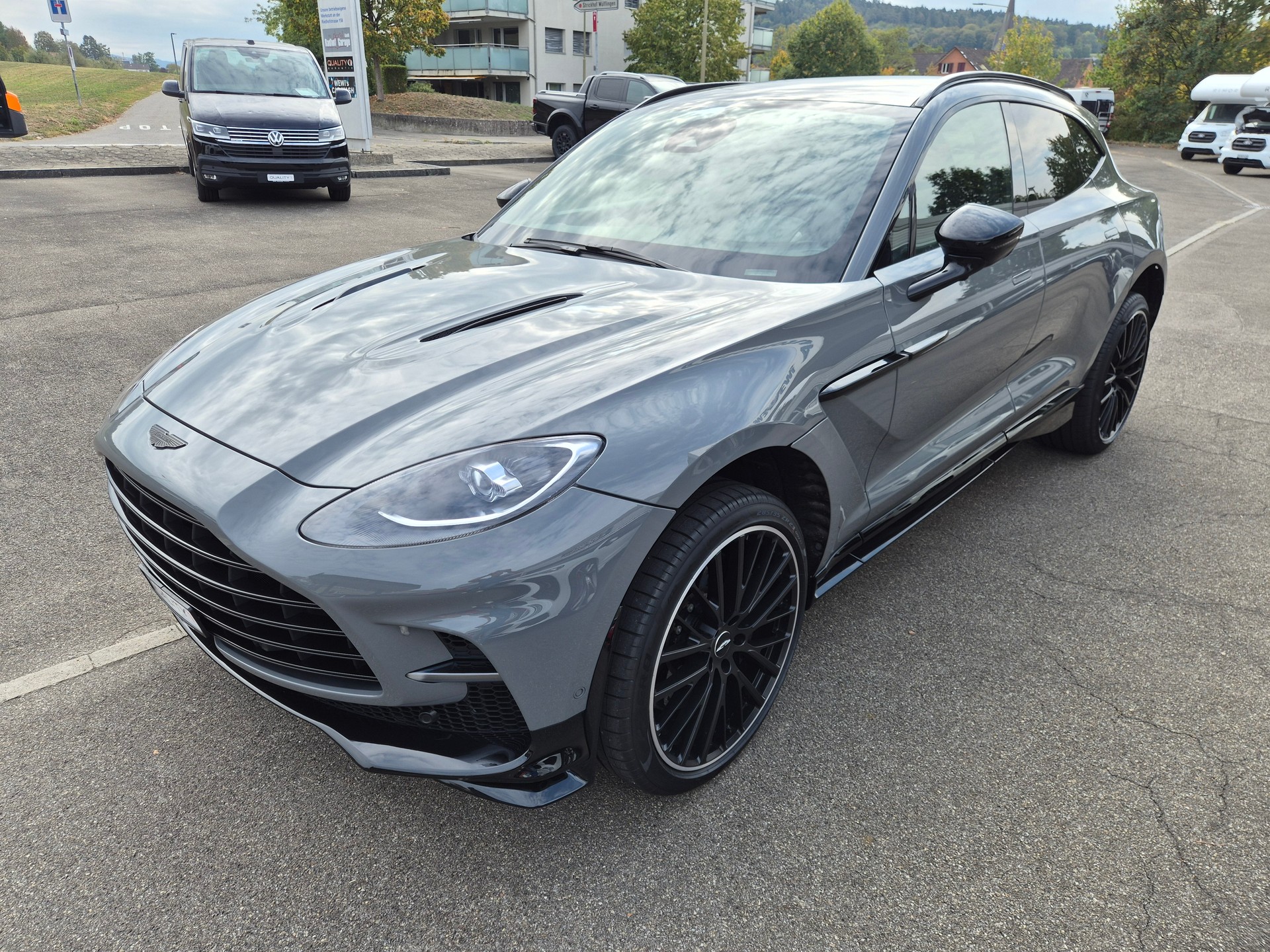 ASTON MARTIN DBX 4.0 V8-image-1