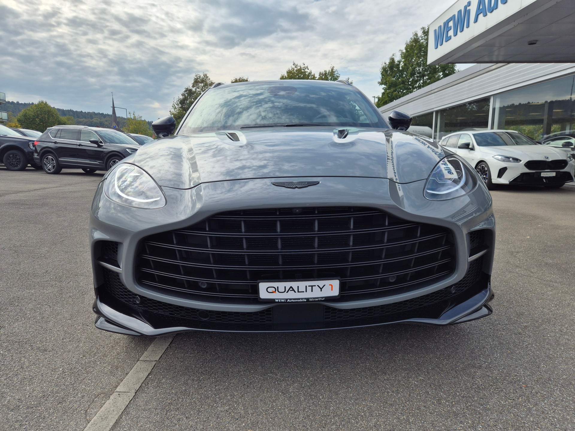ASTON MARTIN DBX 4.0 V8-image-2
