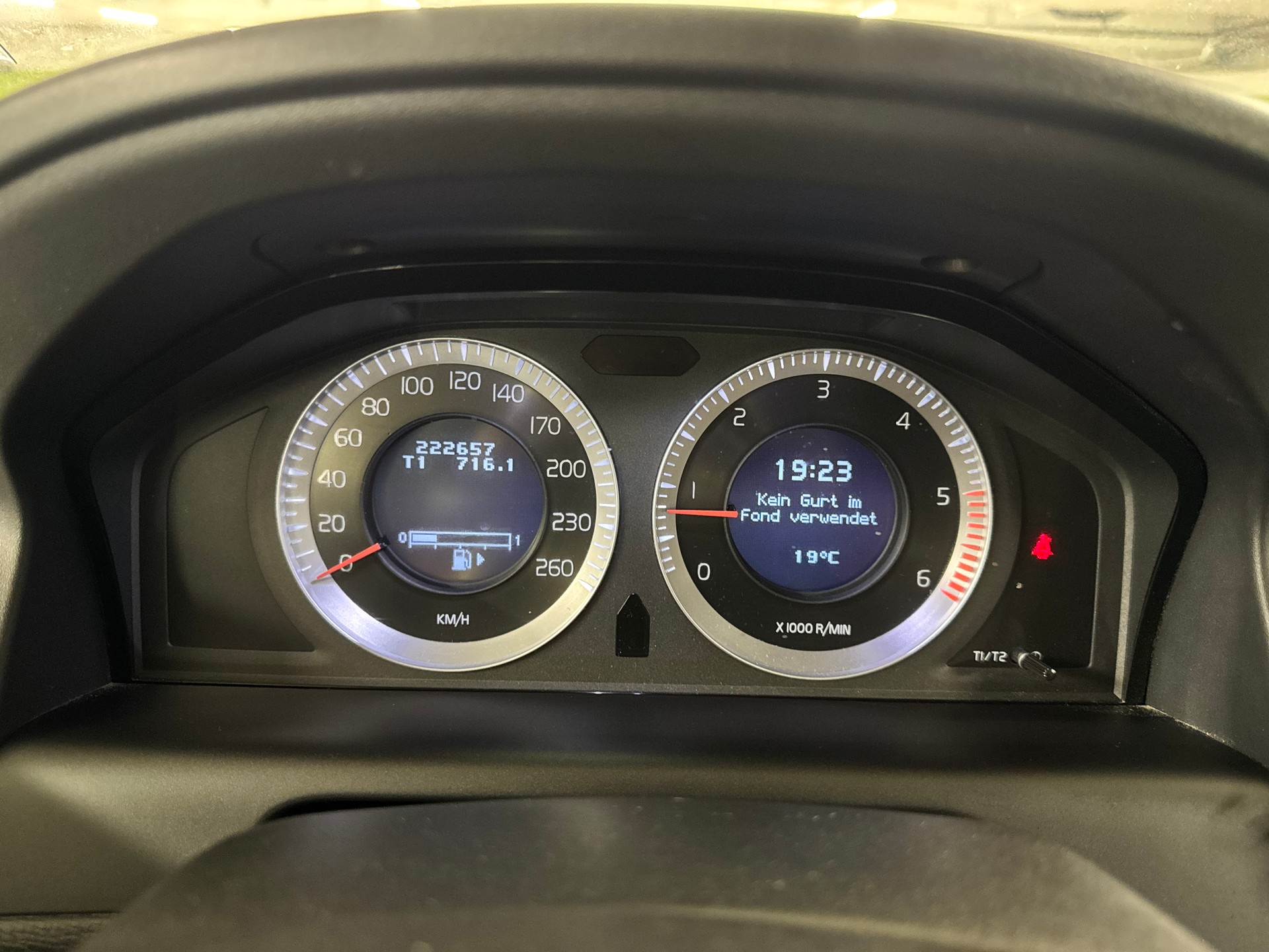 VOLVO XC60 2.4D AWD Summum-image-13
