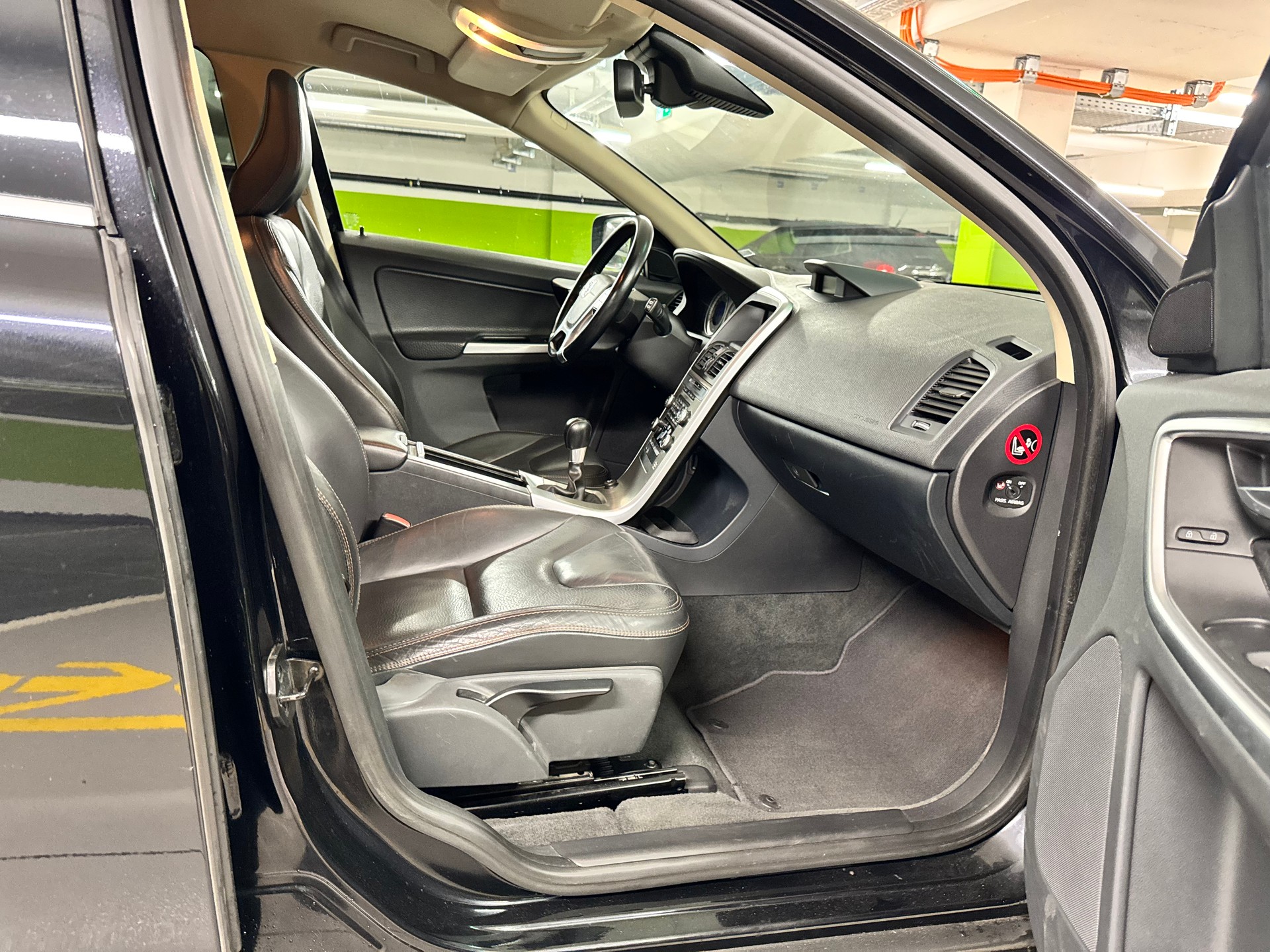 VOLVO XC60 2.4D AWD Summum-image-10