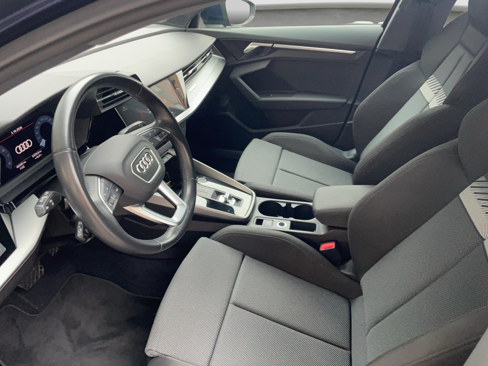 AUDI A3 Sportback 35 TFSI Attraction S-tronic-image-7