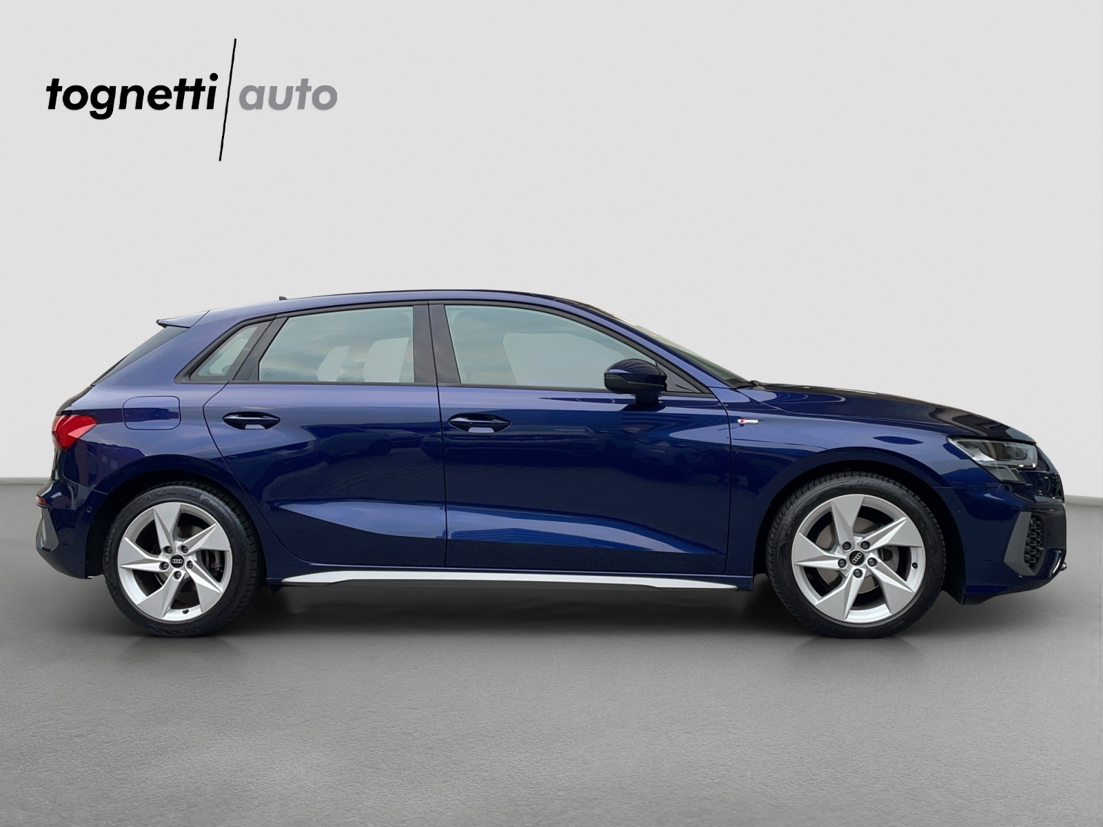 AUDI A3 Sportback 35 TFSI Attraction S-tronic-image-2
