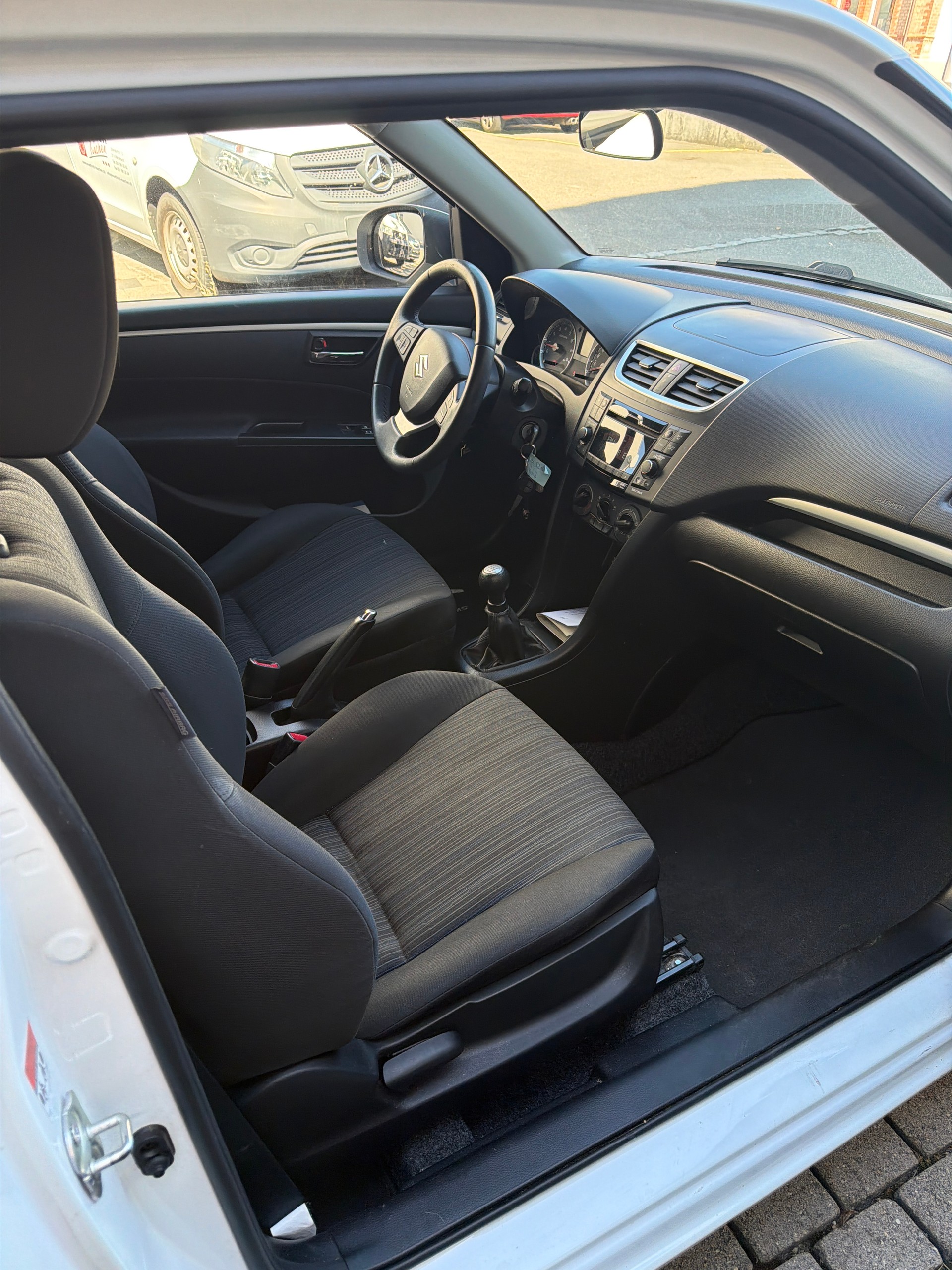 SUZUKI SWIFT-image-7