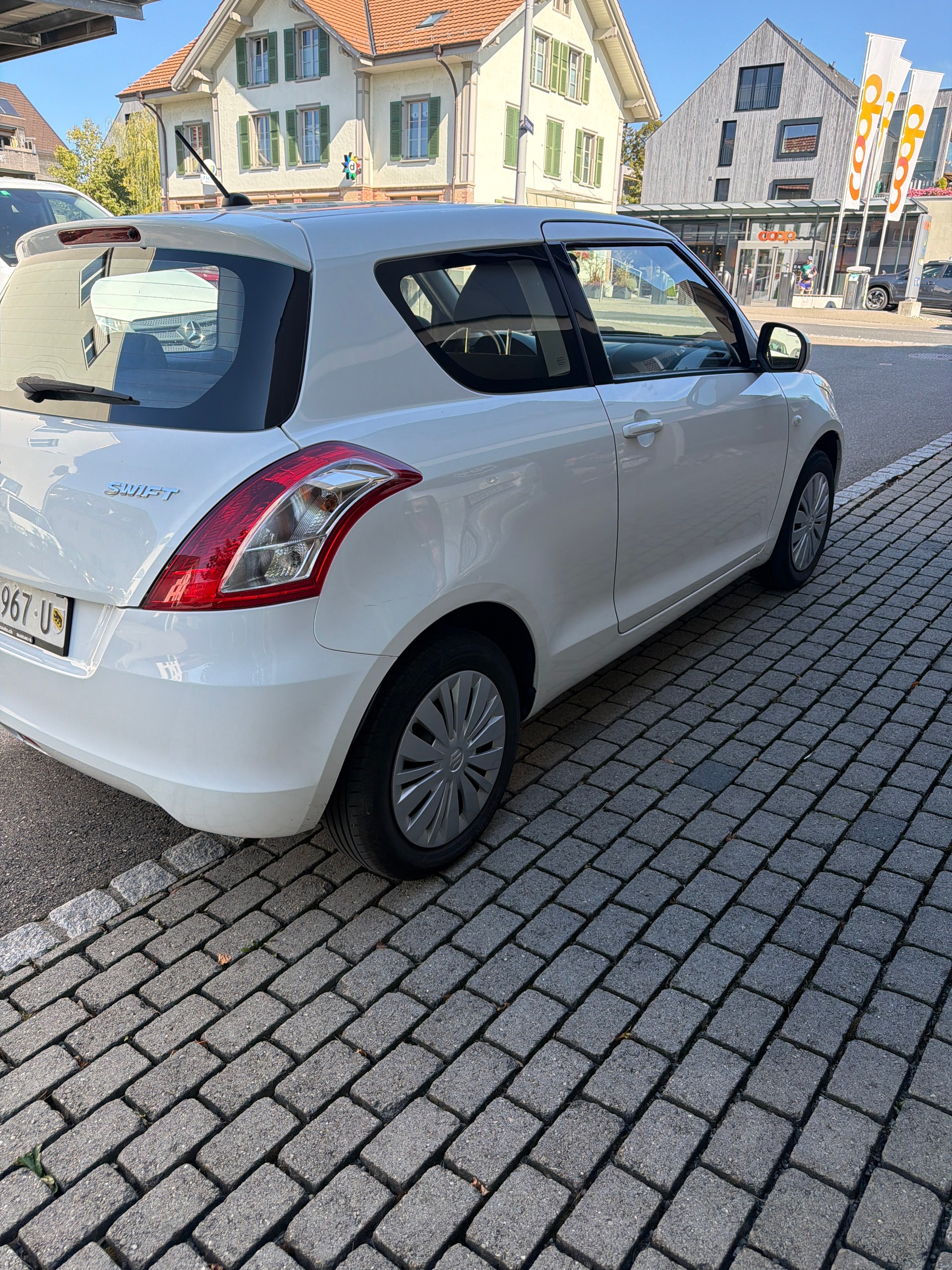 SUZUKI SWIFT-image-2
