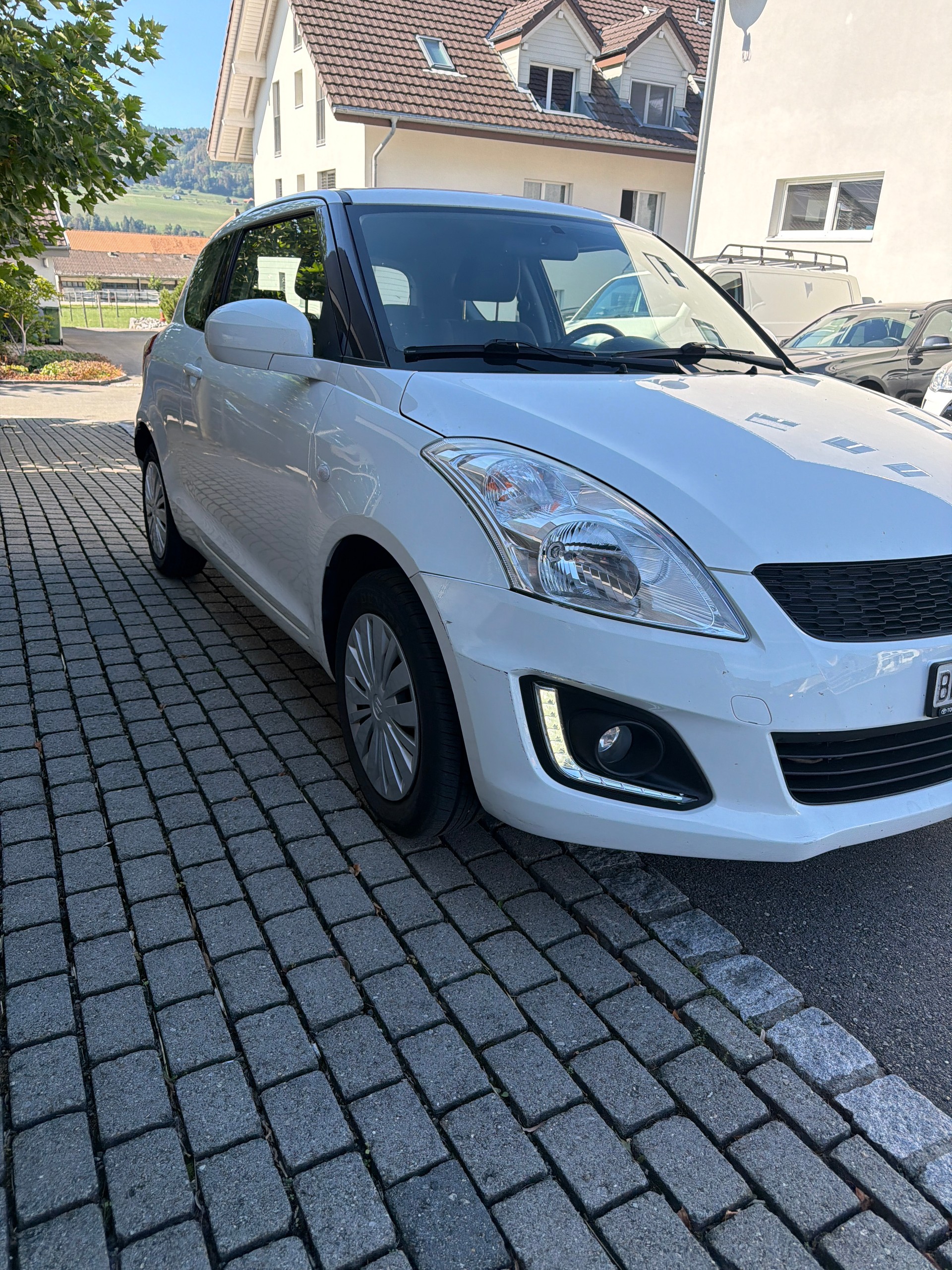 SUZUKI SWIFT-image-1
