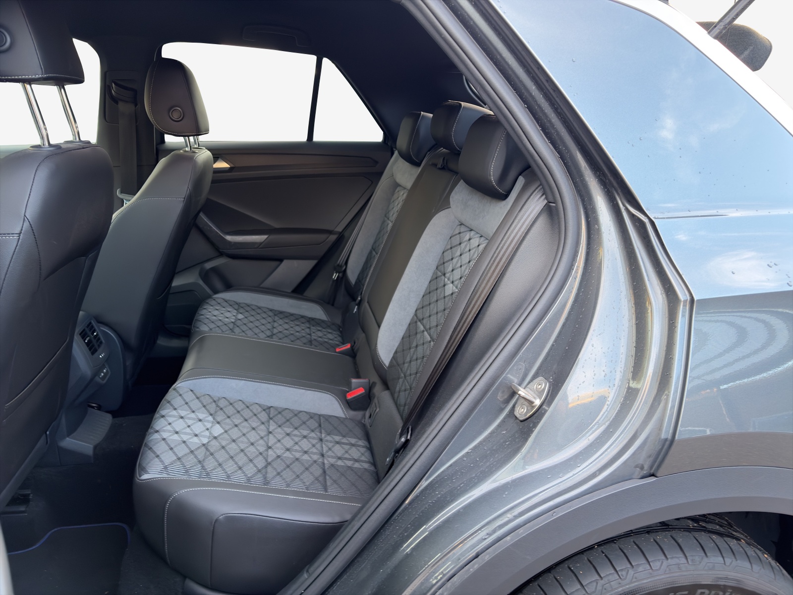 VW T-Roc 2.0 TSI R-Line DSG 4Motion-image-11