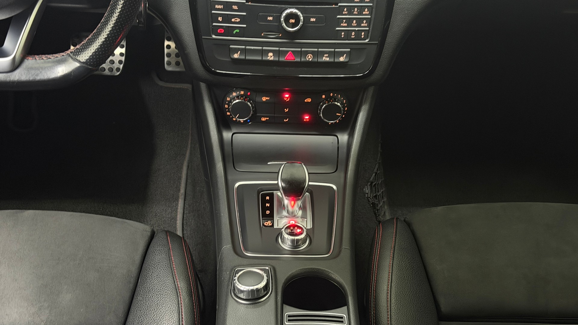 MERCEDES-BENZ CLA 45 AMG 4Matic Speedshift-image-10