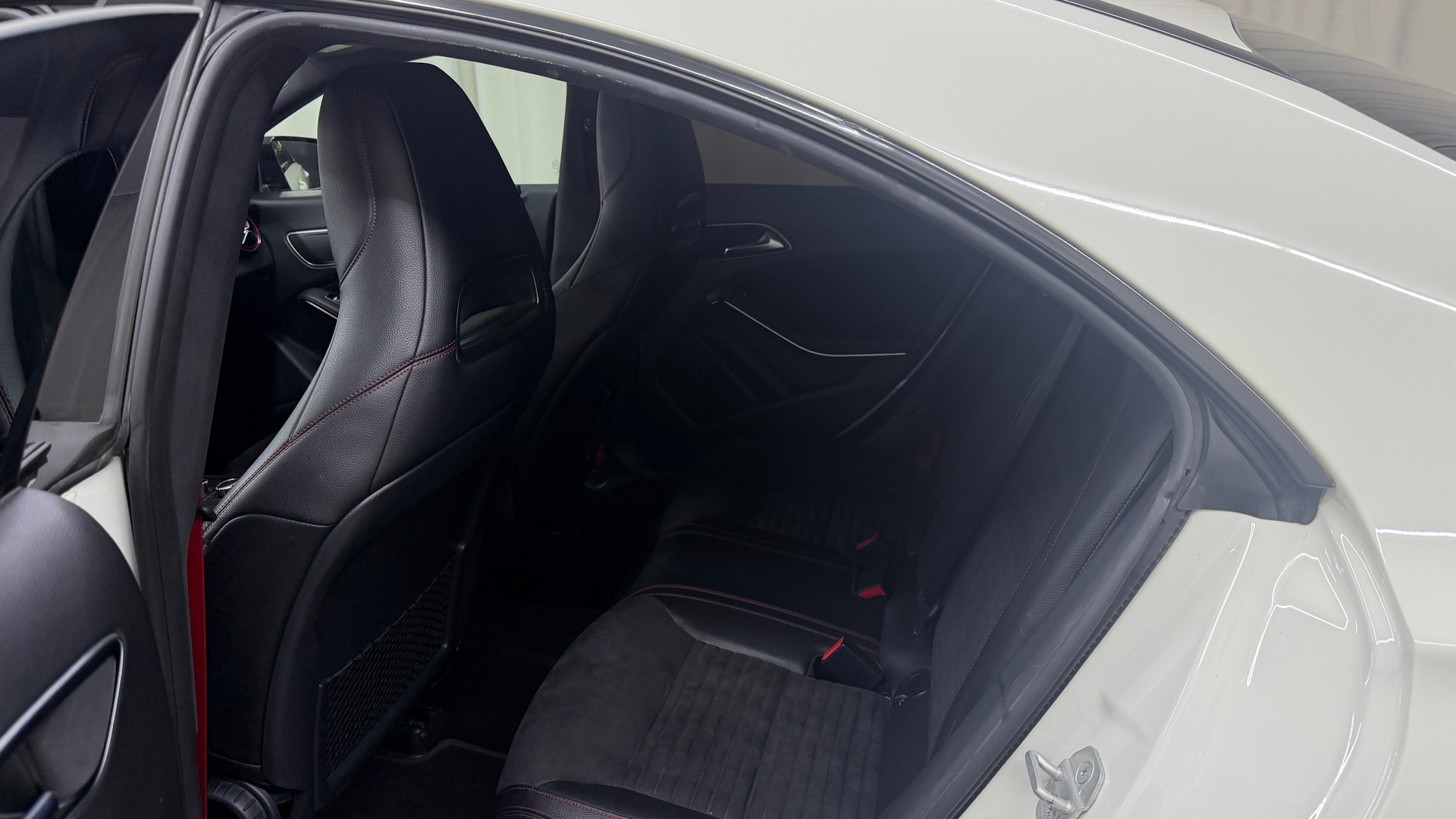 MERCEDES-BENZ CLA 45 AMG 4Matic Speedshift-image-12