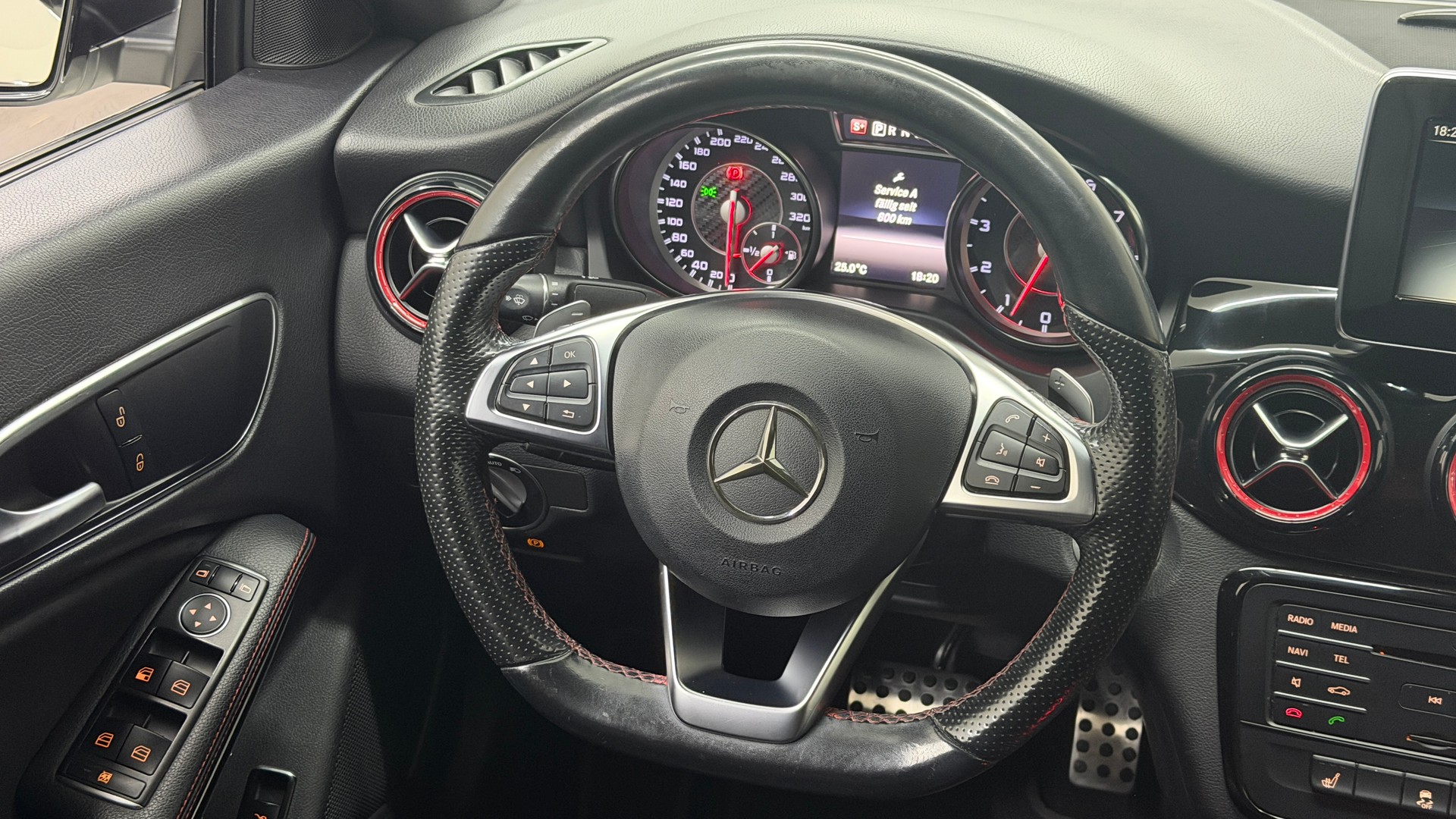MERCEDES-BENZ CLA 45 AMG 4Matic Speedshift-image-8