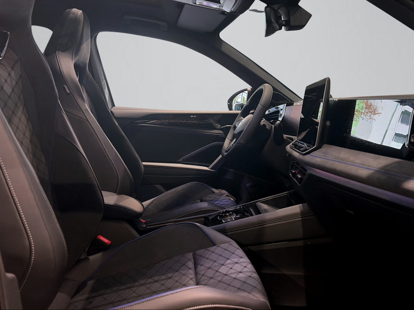 VW Tiguan 2.0 TSI DSG R-Line Plus 4Motion-image-7