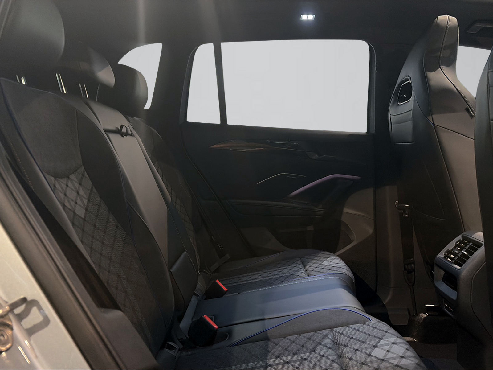 VW Tiguan 2.0 TSI DSG R-Line Plus 4Motion-image-5