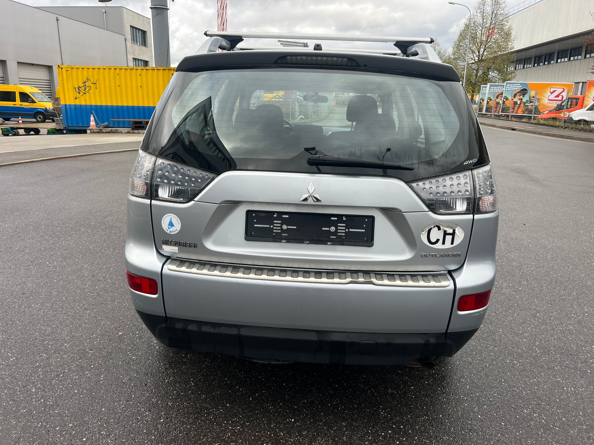 MITSUBISHI Outlander 2.4 Instyle 4WD CVT-image-4