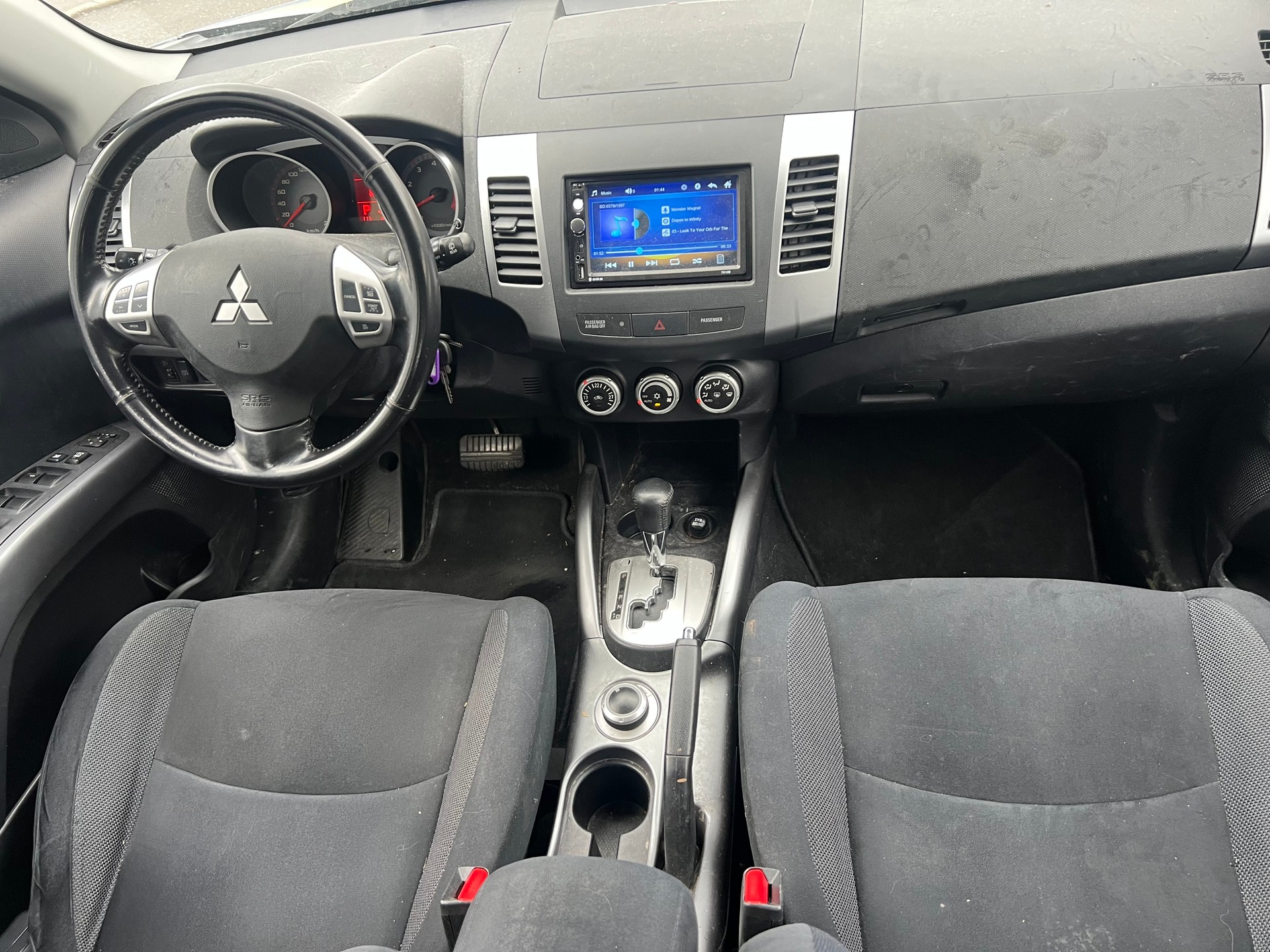 MITSUBISHI Outlander 2.4 Instyle 4WD CVT-image-10