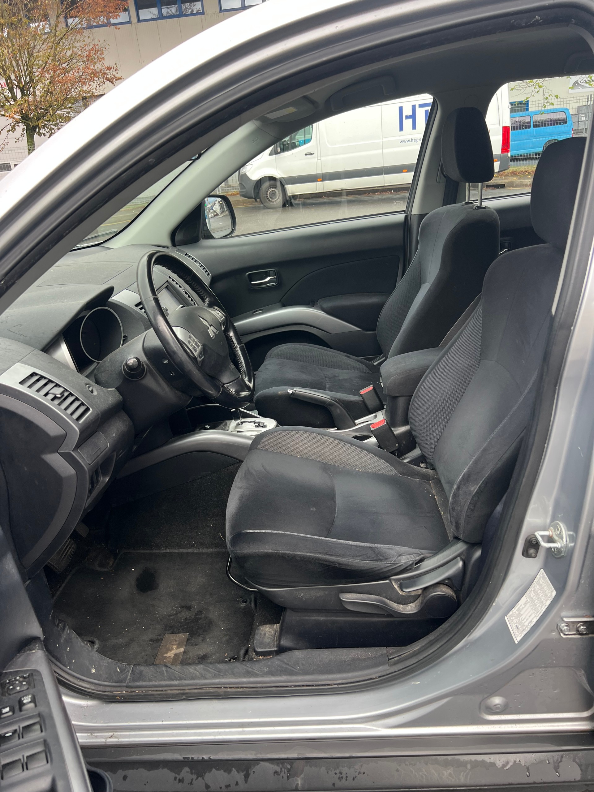 MITSUBISHI Outlander 2.4 Instyle 4WD CVT-image-9