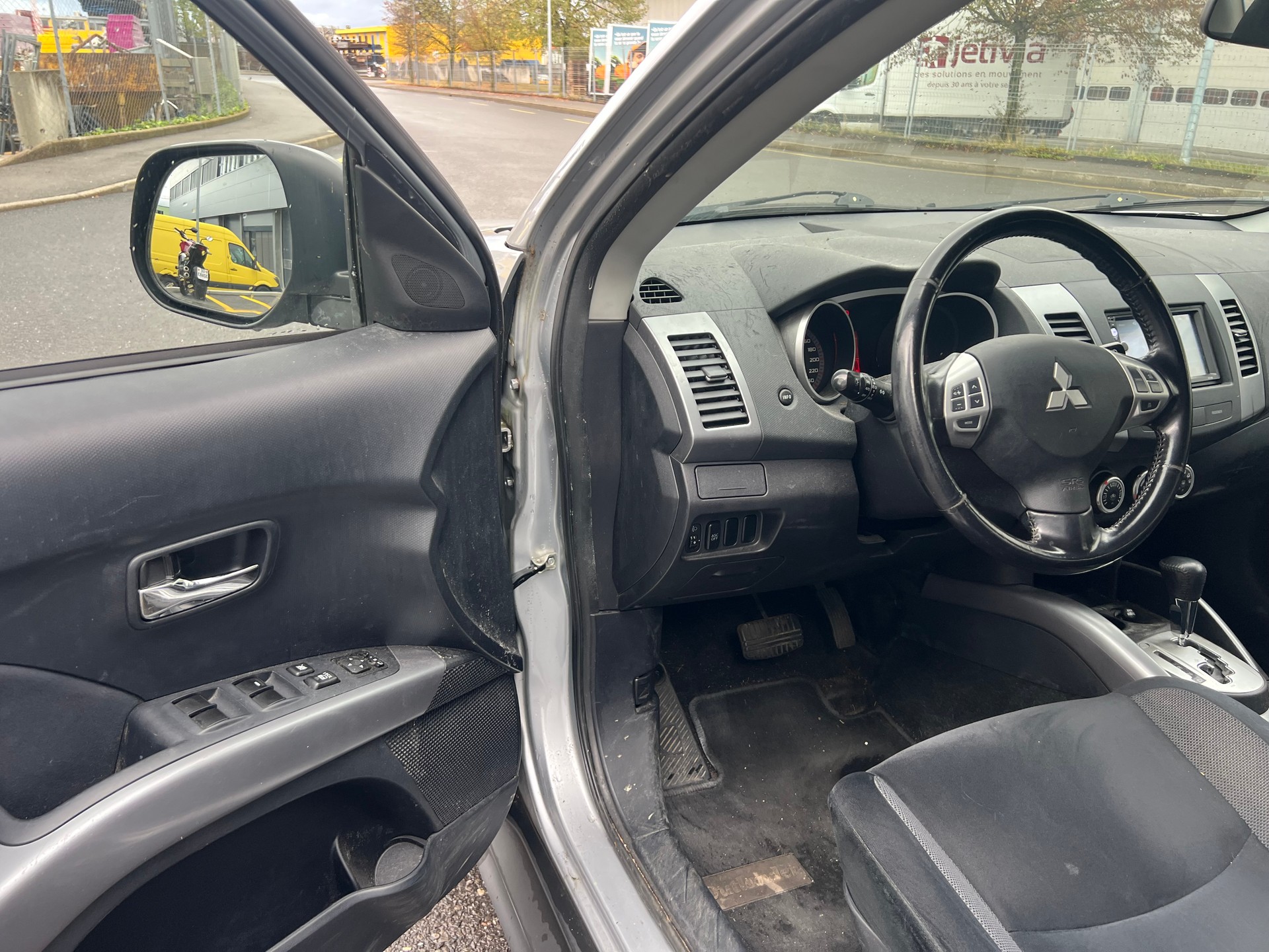 MITSUBISHI Outlander 2.4 Instyle 4WD CVT-image-8