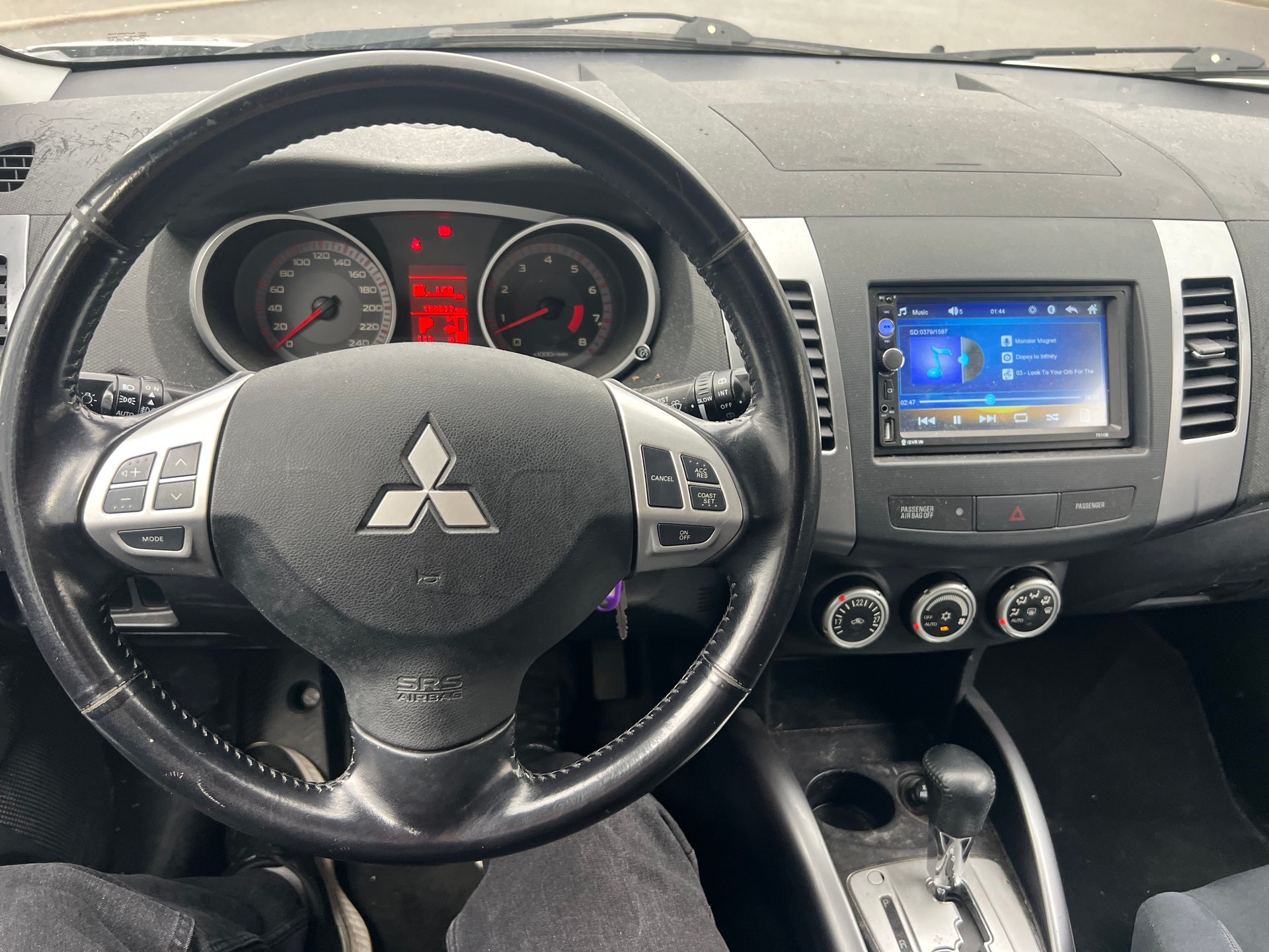MITSUBISHI Outlander 2.4 Instyle 4WD CVT-image-11