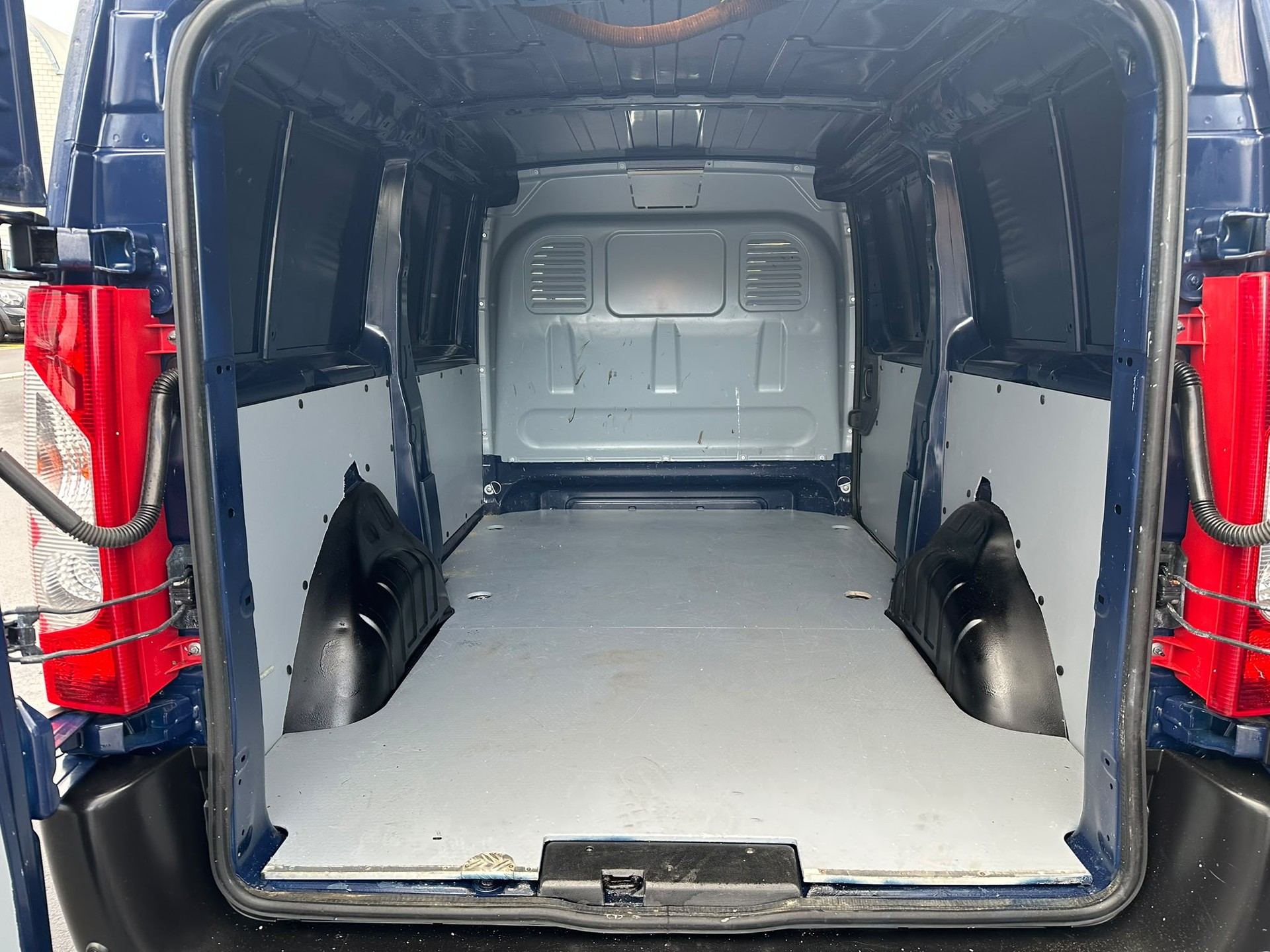 CITROEN Jumpy 2.0 HDi 12 L2H1-image-17