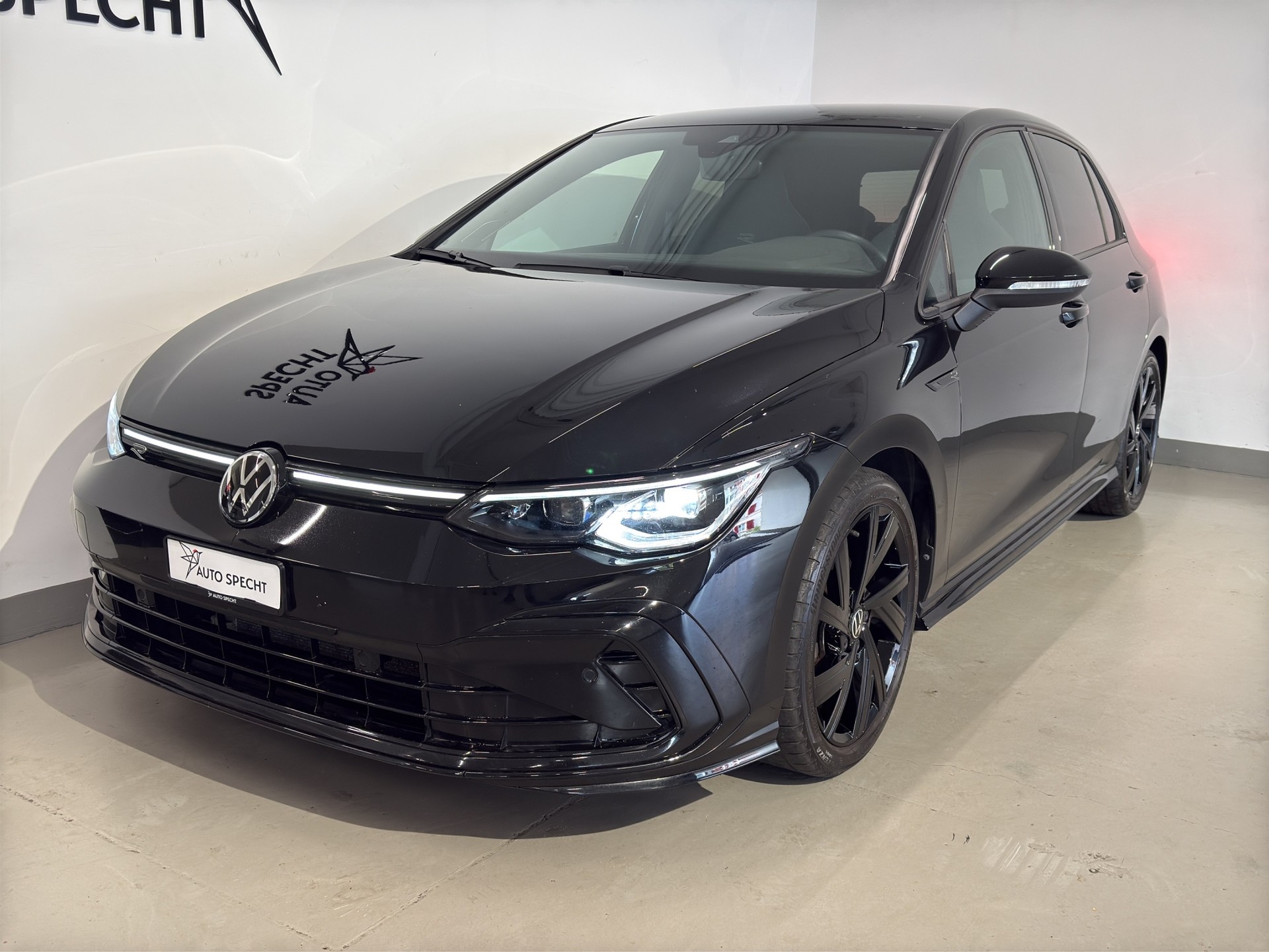 VW Golf 1.5 eTSI mHEV ACT R-Line DSG-showroom-element-1