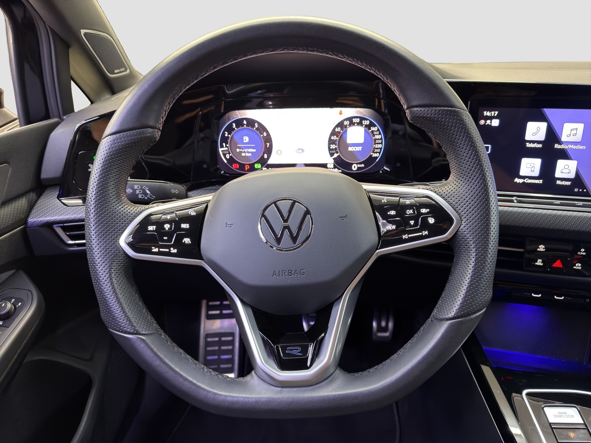 VW Golf 1.5 eTSI mHEV ACT R-Line DSG-image-10