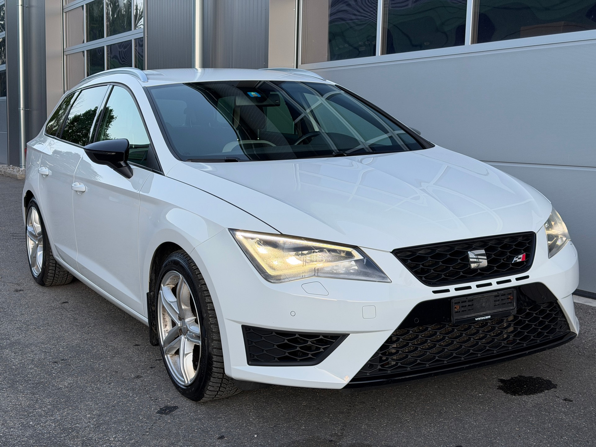 SEAT Leon ST 2.0 TSI Cupra 280 DSG-image-3