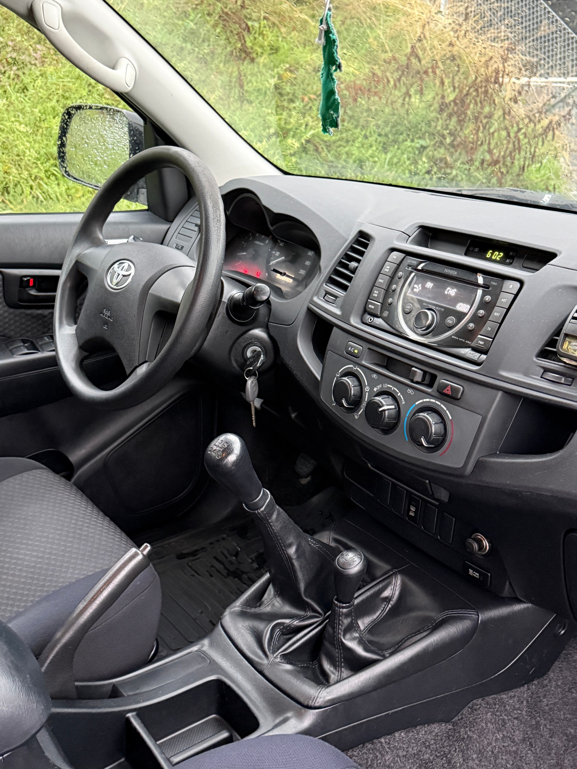 TOYOTA Hilux 2.5D 4WD Double Cab Luna-image-8