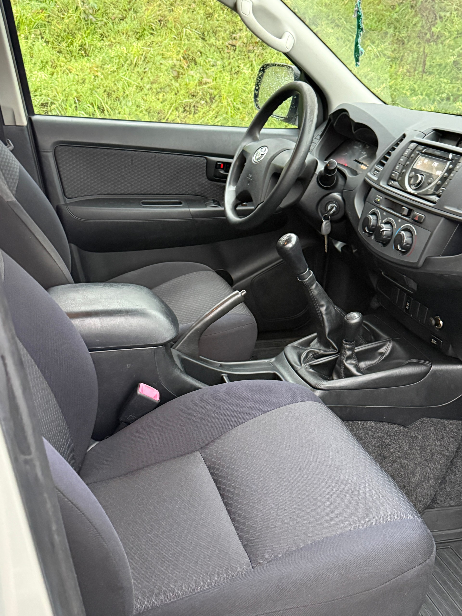TOYOTA Hilux 2.5D 4WD Double Cab Luna-image-11