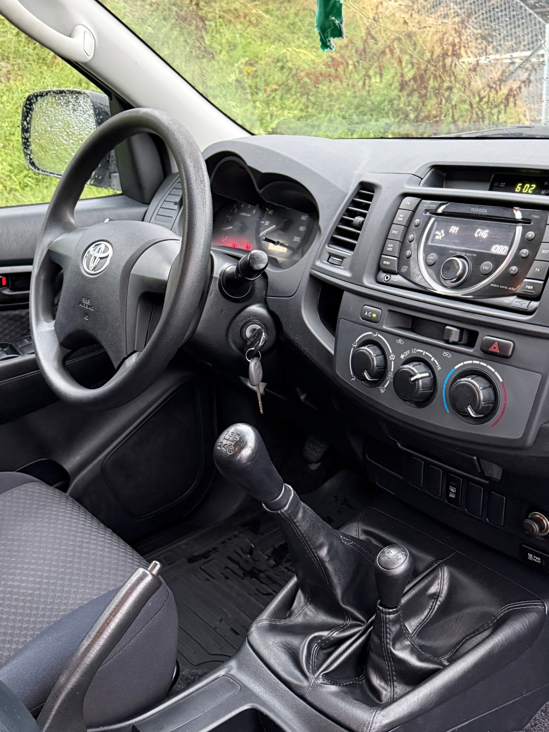 TOYOTA Hilux 2.5D 4WD Double Cab Luna-image-10
