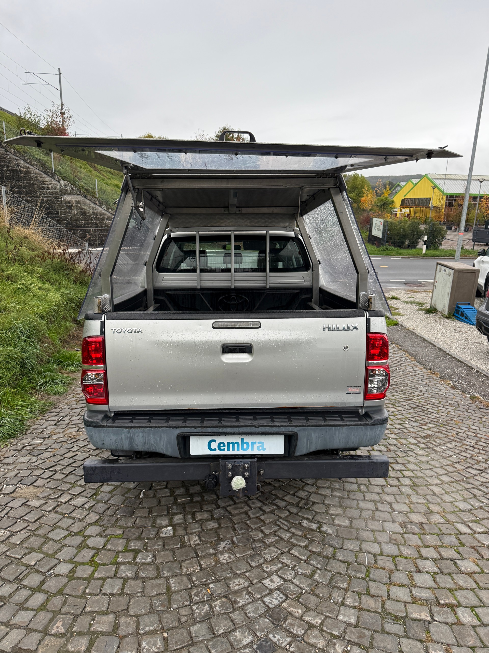 TOYOTA Hilux 2.5D 4WD Double Cab Luna-showroom-element-3