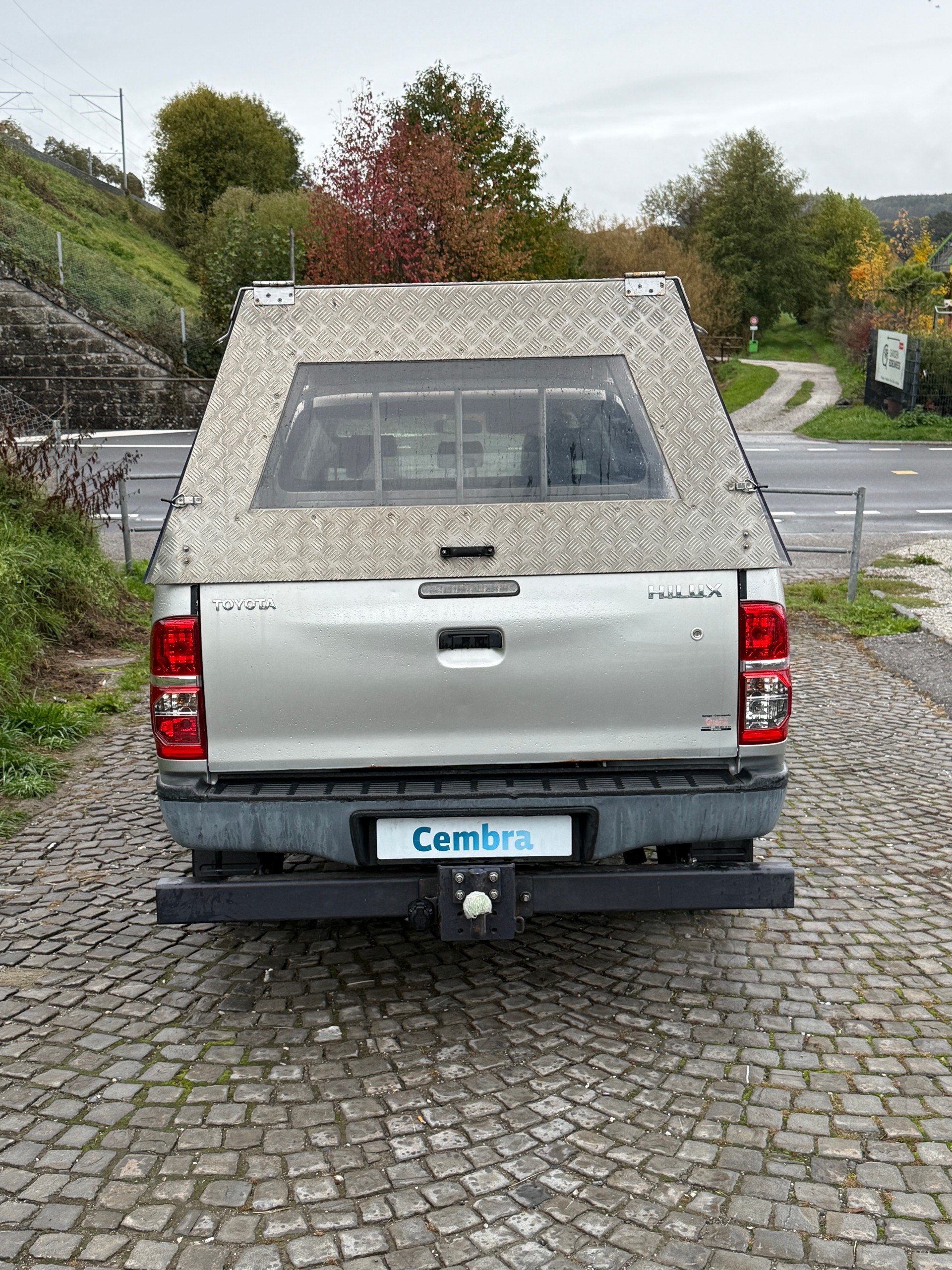 TOYOTA Hilux 2.5D 4WD Double Cab Luna-showroom-element-2