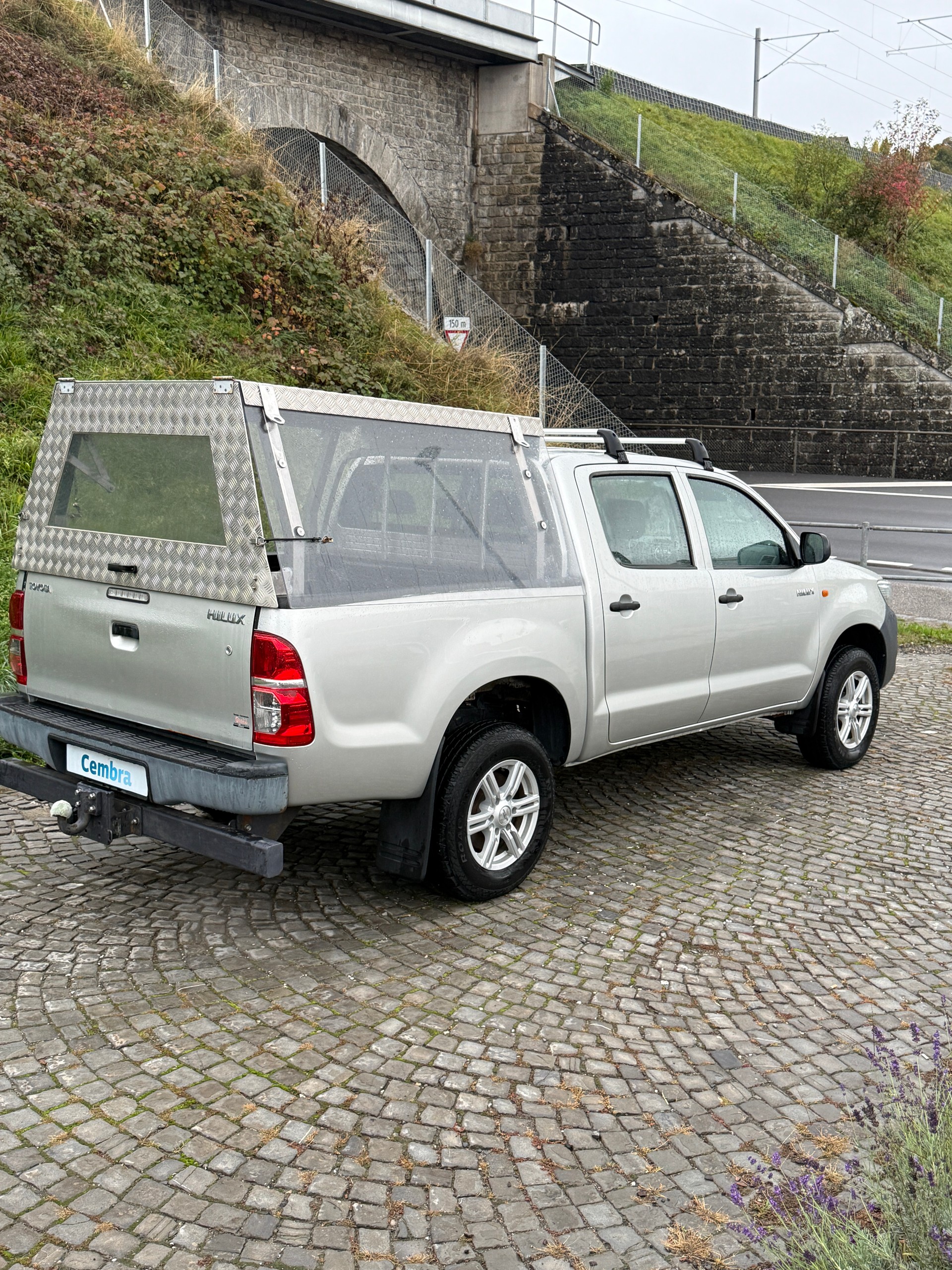 TOYOTA Hilux 2.5D 4WD Double Cab Luna-image-6