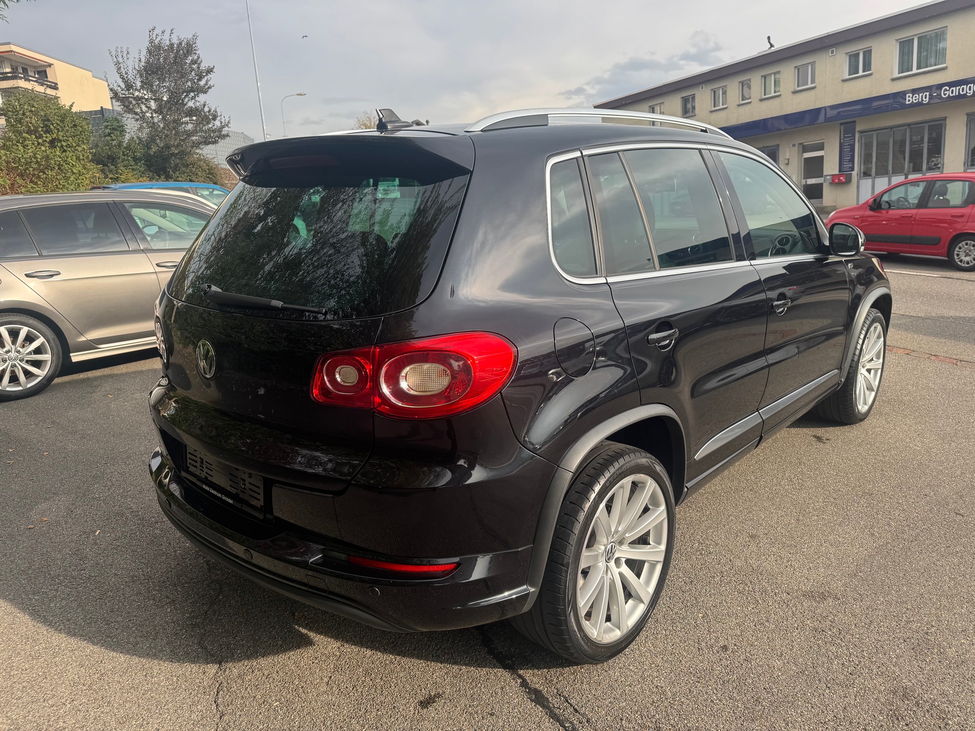 VW Tiguan 2.0 TSI Sport&Style R-Line DSG-image-2