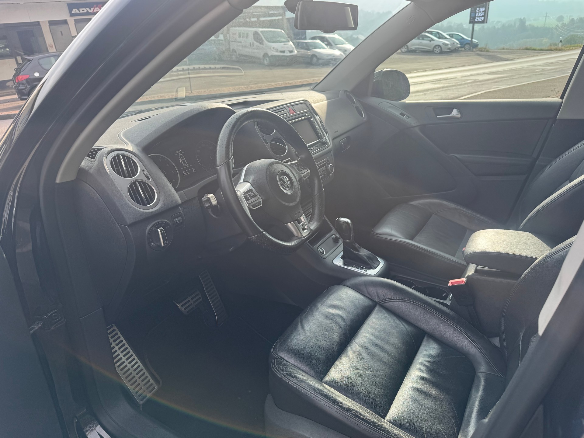 VW Tiguan 2.0 TSI Sport&Style R-Line DSG-image-4