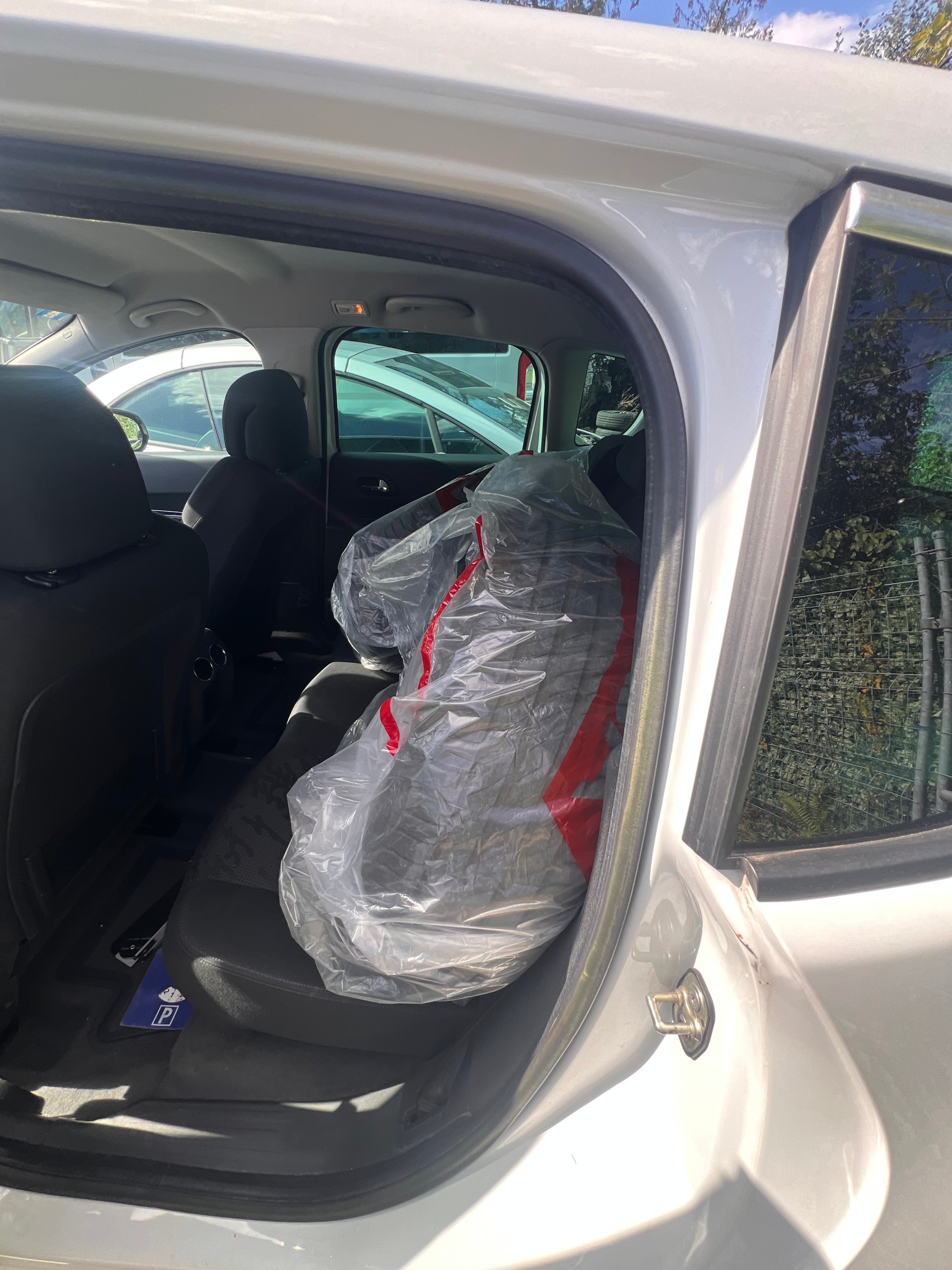 PEUGEOT 3008 HYbrid4 2.0 HDI EGS6-image-8
