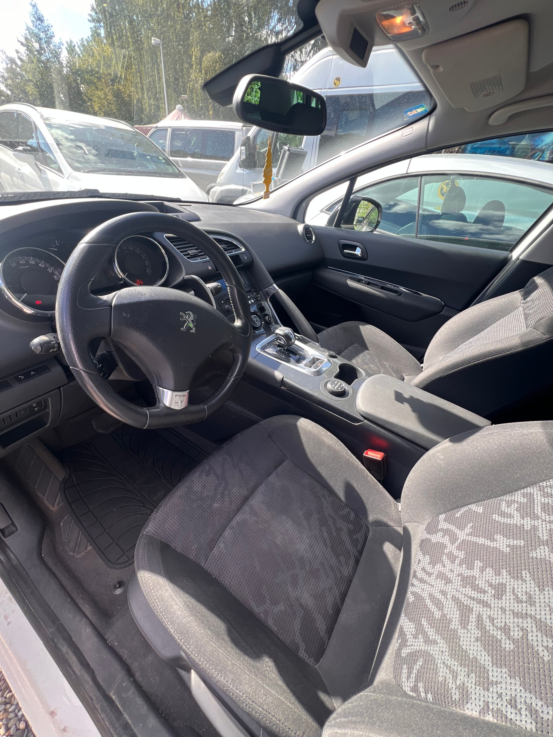 PEUGEOT 3008 HYbrid4 2.0 HDI EGS6-image-6