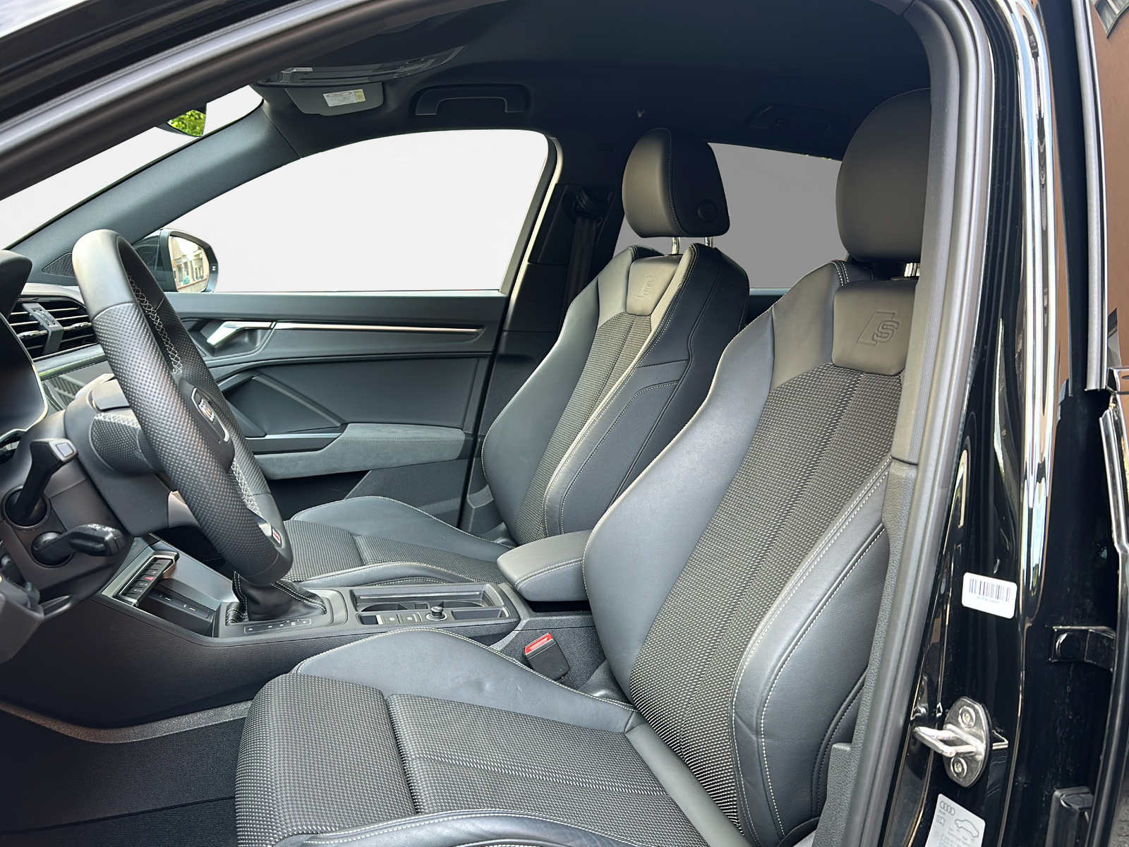 AUDI Q3 35 TFSI S line S-tronic-image-9