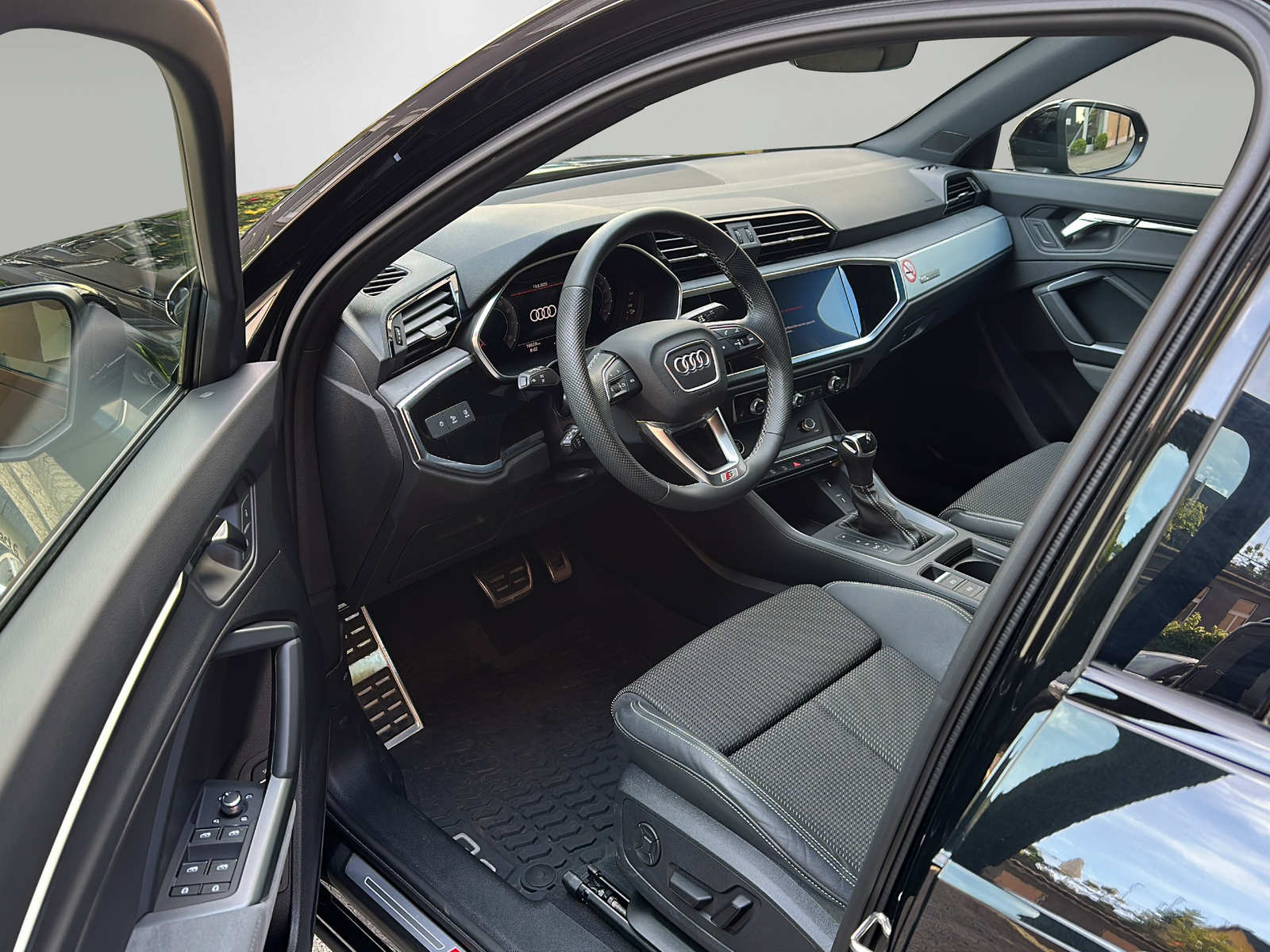 AUDI Q3 35 TFSI S line S-tronic-image-2