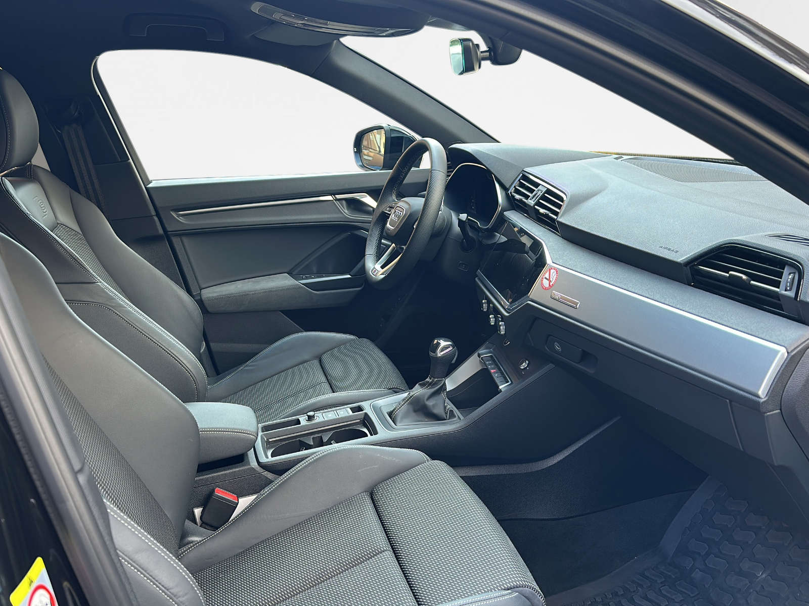 AUDI Q3 35 TFSI S line S-tronic-image-6