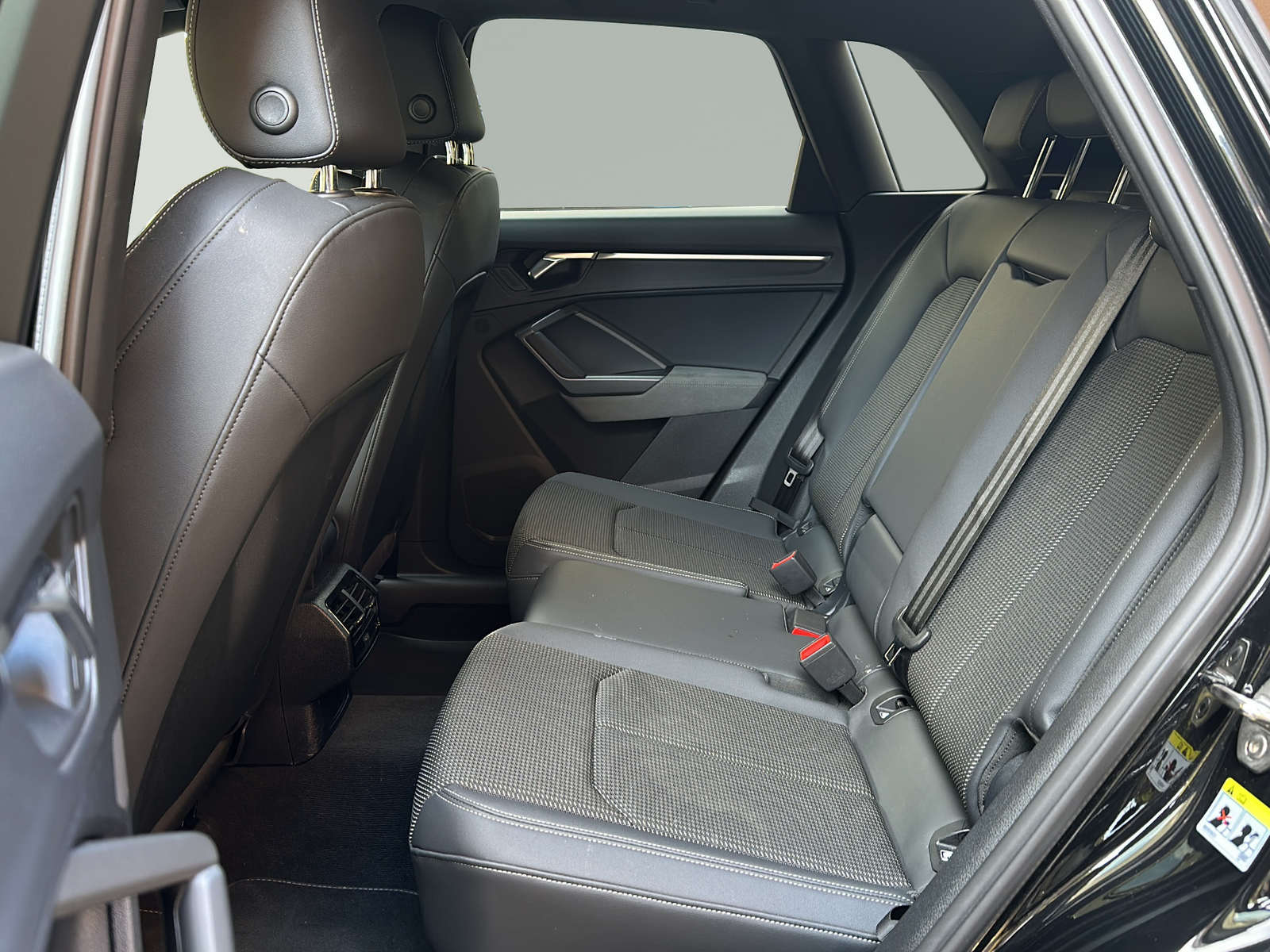 AUDI Q3 35 TFSI S line S-tronic-image-10