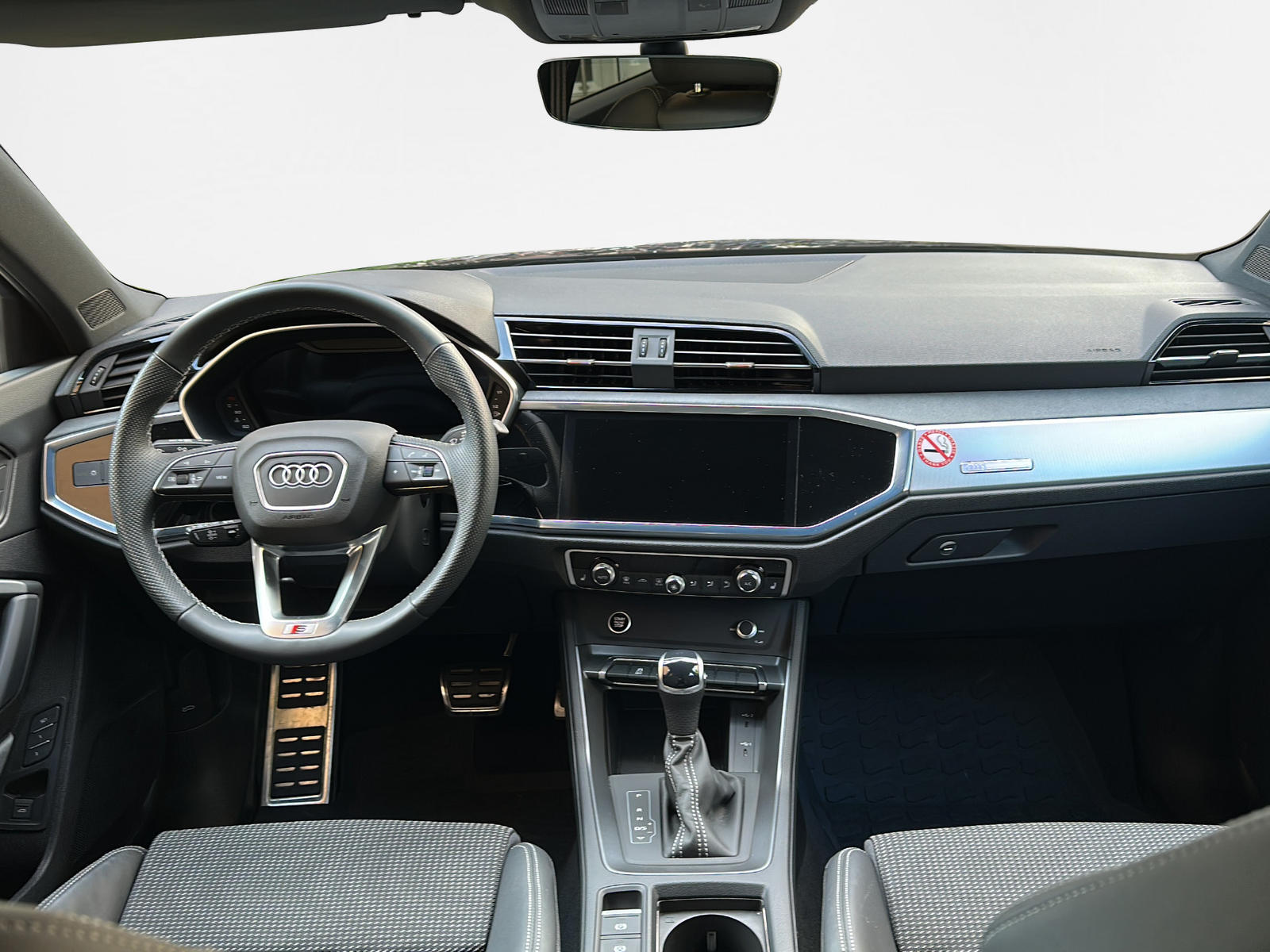 AUDI Q3 35 TFSI S line S-tronic-image-5