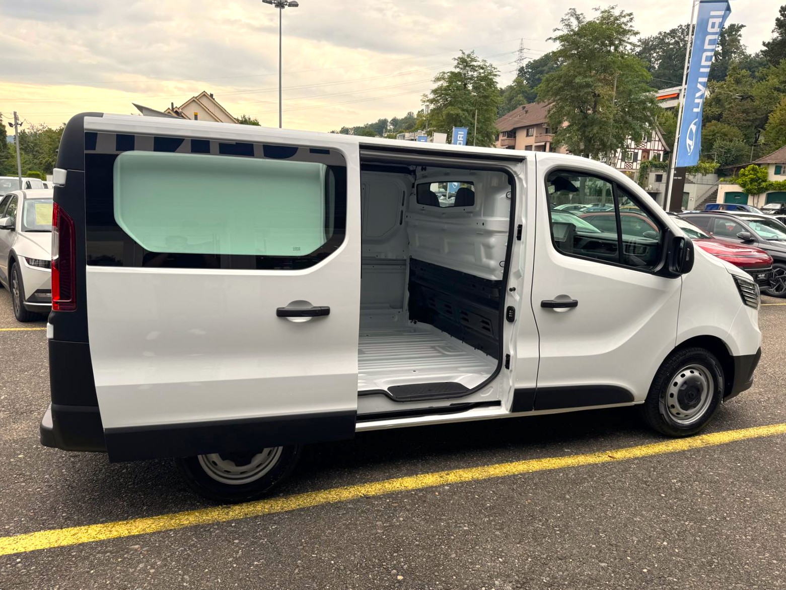 RENAULT RENAULT Trafic 2.0 Blue dCi 130 Advance L1H1 EN-image-6