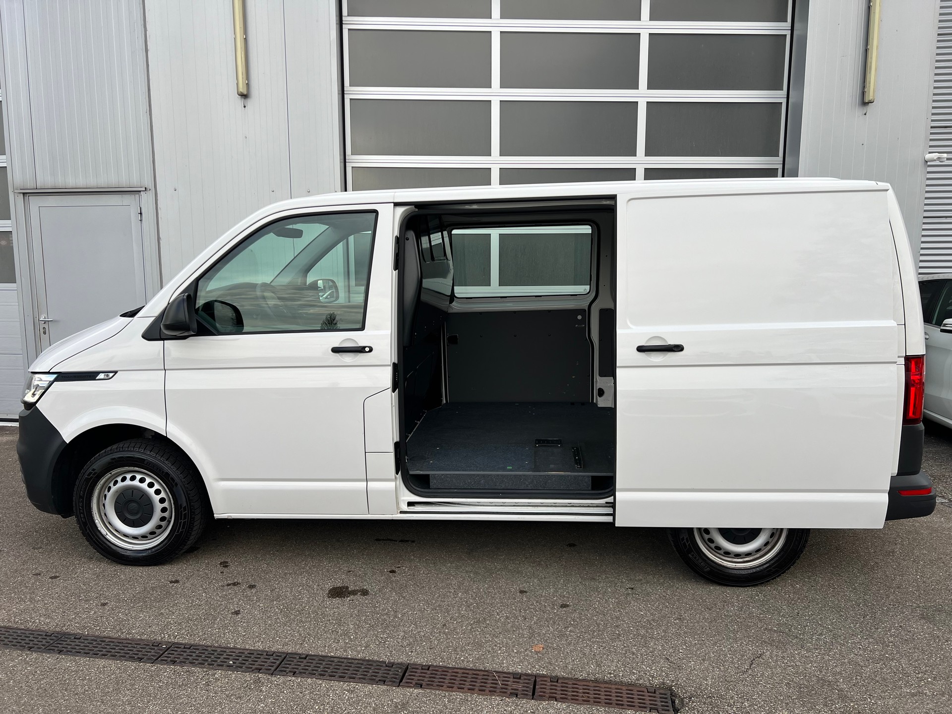 VW T6.1 2.0 TDI DSG-image-7