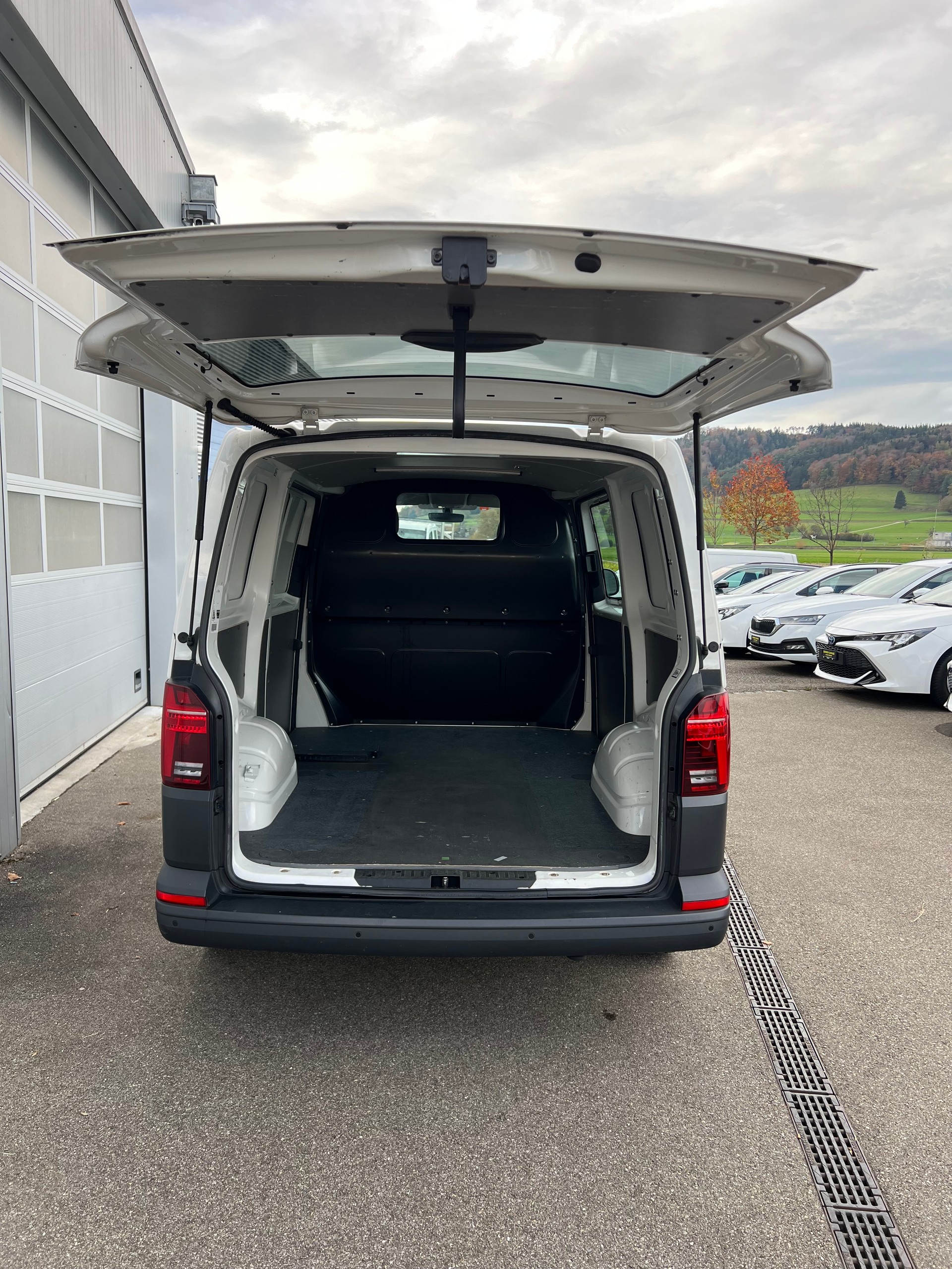 VW T6.1 2.0 TDI DSG-image-4