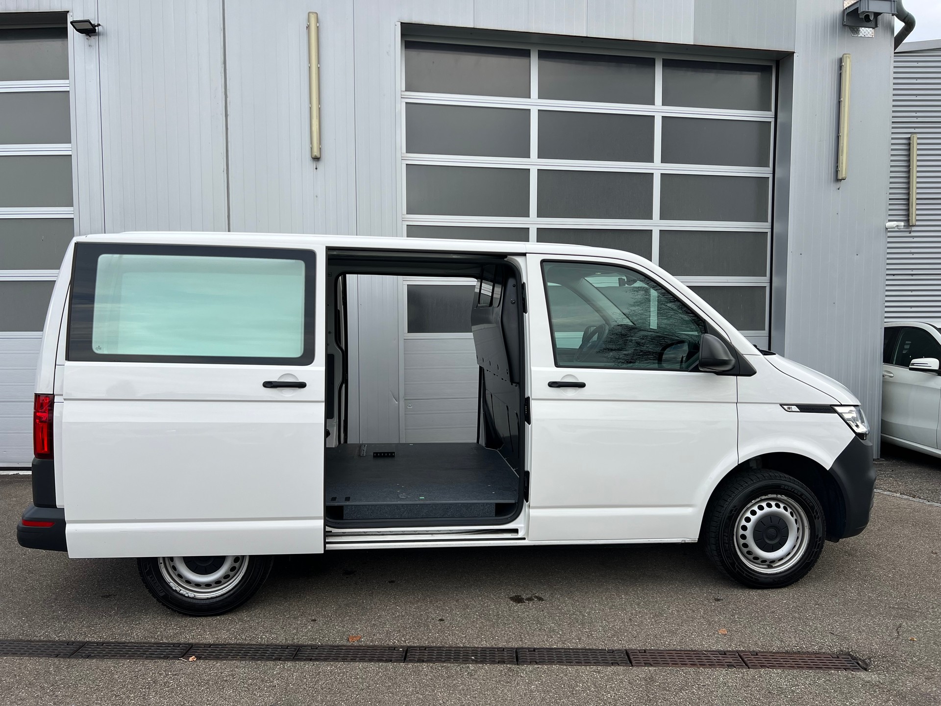 VW T6.1 2.0 TDI DSG-image-6